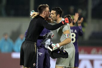 FLORENCE, ITALY - DECEMBER 05: Neto of ACF Fiorentina and Gianluigi Buffon of Juventus FC during the Serie A match between ACF Fiorentina and Juventus FC at Stadio Artemio Franchi on December 5, 2014 in Florence, Italy.  (Photo by Gabriele Maltinti/Getty 