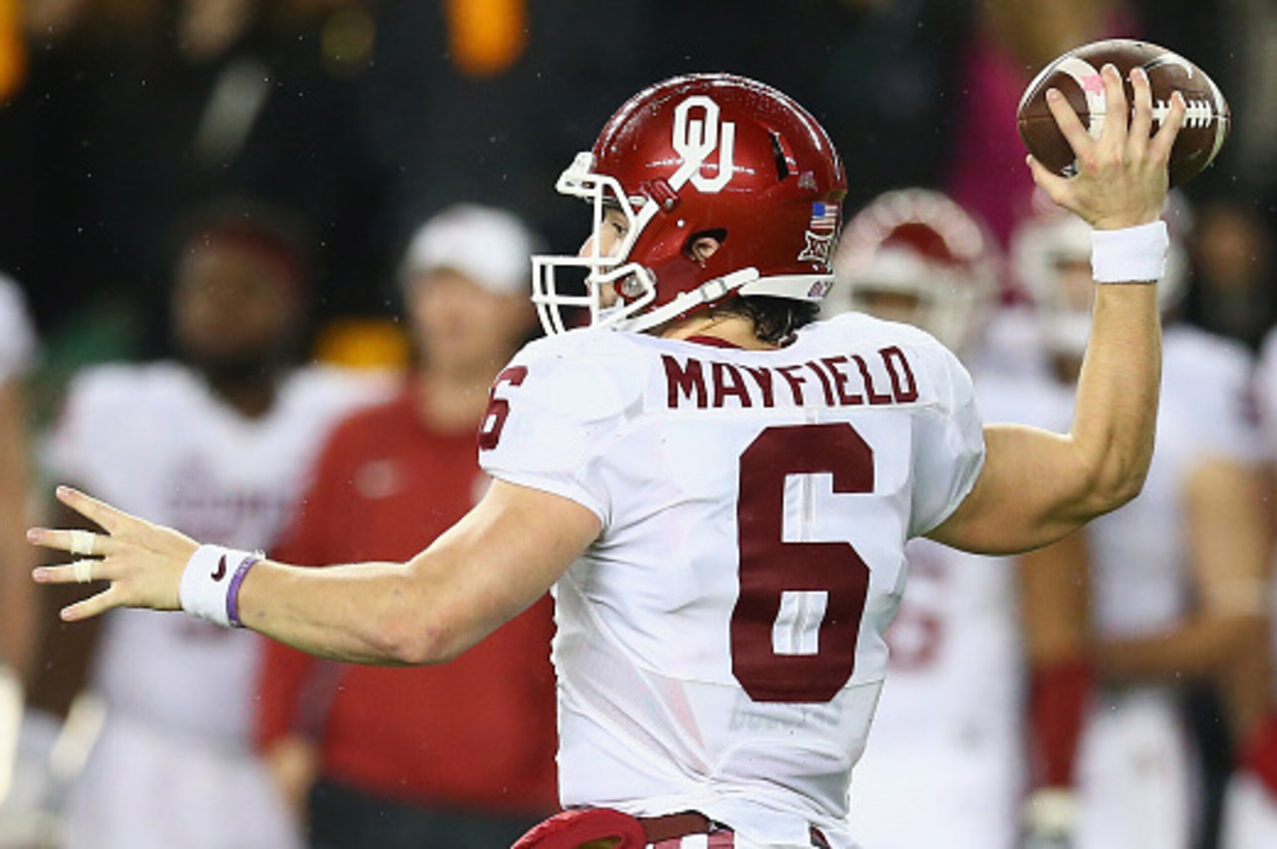 WACO, TX - NOVEMBER 14:  Baker Mayfield #6 of the Oklahoma Sooners throws against the Oklahoma Sooners in the second quarter at McLane Stadium on November 14, 2015 in Waco, Texas.  (Photo by Ronald Martinez/Getty Images)