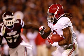 STARKVILLE, MS - NOVEMBER 14:  Derrick Henry #2 of the Alabama Crimson Tide rushes against the Mississippi State Bulldogs at Davis Wade Stadium on November 14, 2015 in Starkville, Mississippi.  (Photo by Kevin C. Cox/Getty Images)