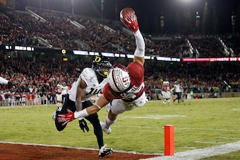 PALO ALTO, CA - NOVEMBER 14:  Devon Cajuste #89 of the Stanford Cardinal makes a one-handed catch as Ugo Amadi #14 of the Oregon Ducks pushes him out-of-bounds at Stanford Stadium on November 14, 2015 in Palo Alto, California. Cajuste was ruled out-of-bou