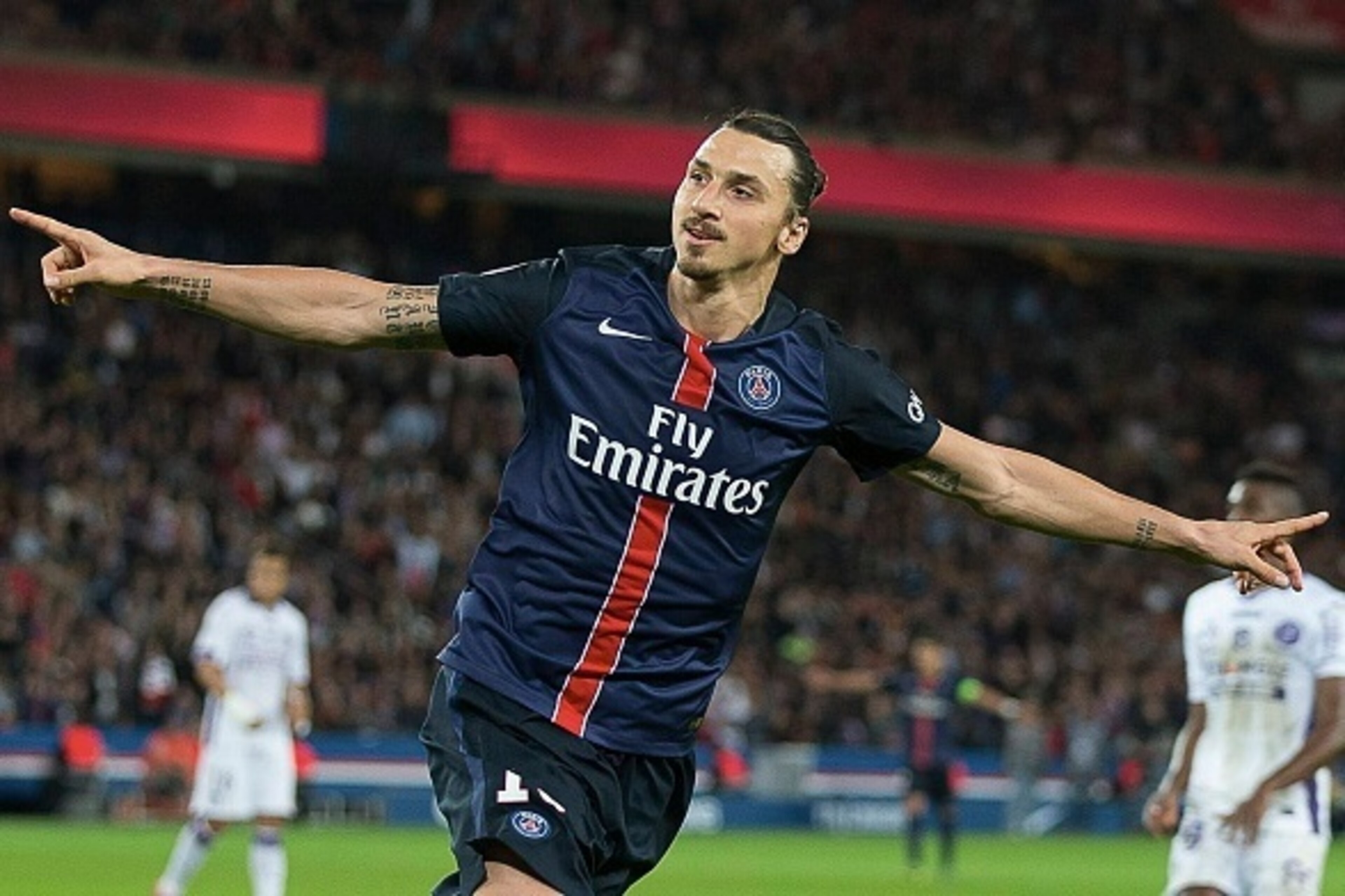 PARIS, FRANCE - NOVEMBER 07: Zlatan Ibrahimovic of Paris Saint-Germain celebrate his first goal during the French Ligue 1 between Paris Saint-Germain and Toulouse FC at Parc Des Princes on november 7, 2015 in Paris, France. (Photo by Xavier Laine/Gett PARIS, FRANCE - NOVEMBER 07: Zlatan Ibrahimovic of Paris Saint-Germain celebrate his first goal during the French Ligue 1 between Paris Saint-Germain and Toulouse FC at Parc Des Princes on november 7, 2015 in Paris, France. (Photo by Xavier Laine/Gett