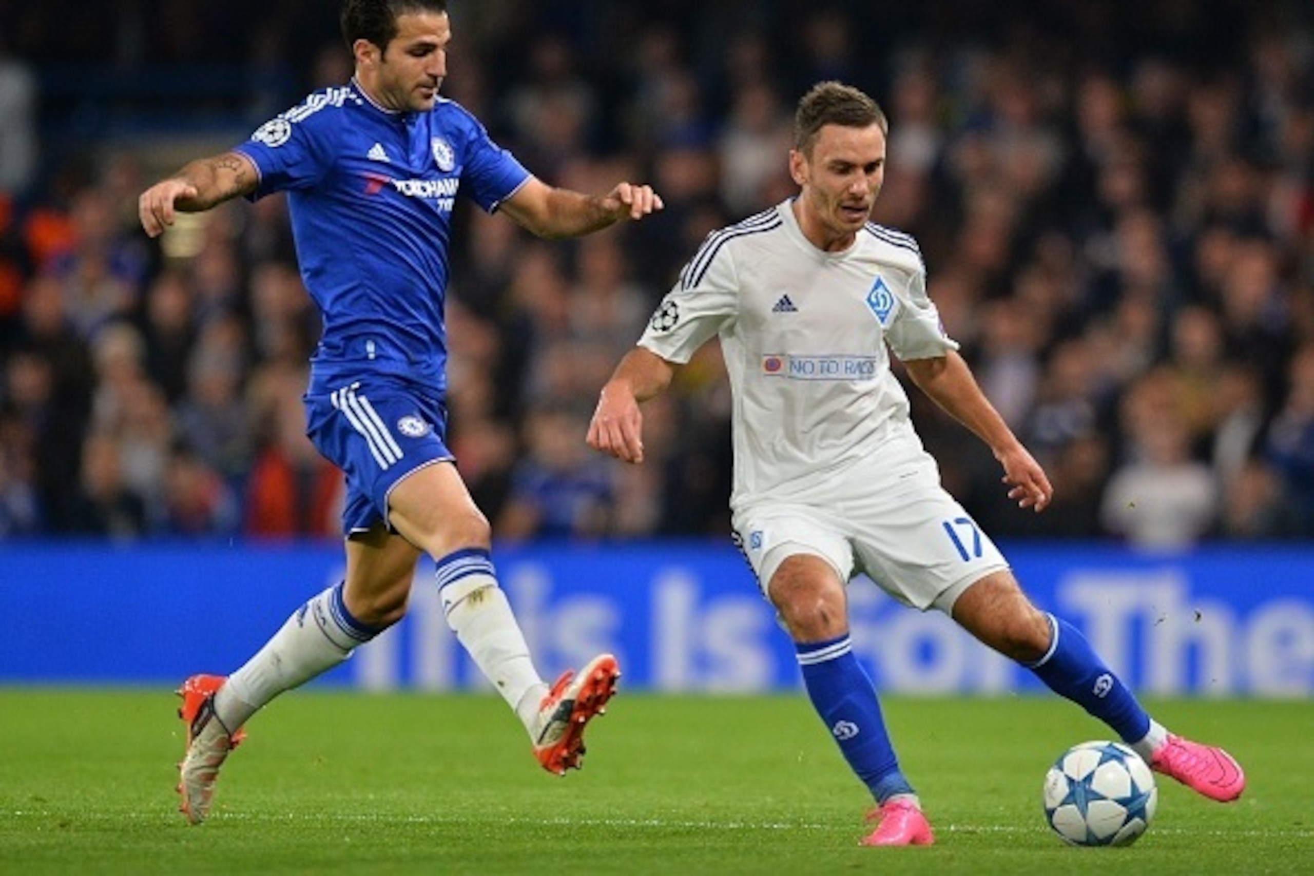 Chelsea's Spanish midfielder Cesc Fabregas (L) vies with Dynamo Kiev's Ukrainian midfielder Serhiy Rybalka during a UEFA Chamions league group stage football match between Chelsea and Dynamo Kiev at Stamford Bridge stadium in west London on November 4, 20