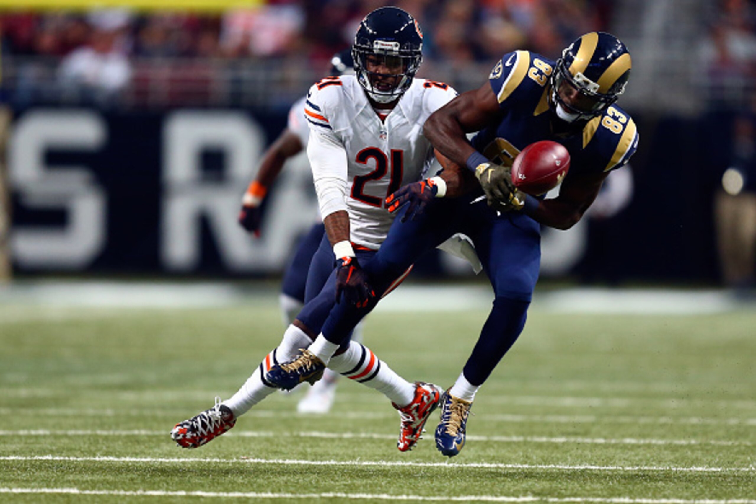 ST. LOUIS, MO - NOVEMBER 15: Tracy Porter #21 of the Chicago Bears breaks up a pass intended for Brian Quick #83 of the St. Louis Rams in the fourth quarter at the Edward Jones Dome on November 15, 2015 in St. Louis, Missouri. (Photo by Dilip Vishwanat/Ge ST. LOUIS, MO - NOVEMBER 15: Tracy Porter #21 of the Chicago Bears breaks up a pass intended for Brian Quick #83 of the St. Louis Rams in the fourth quarter at the Edward Jones Dome on November 15, 2015 in St. Louis, Missouri. (Photo by Dilip Vishwanat/Ge