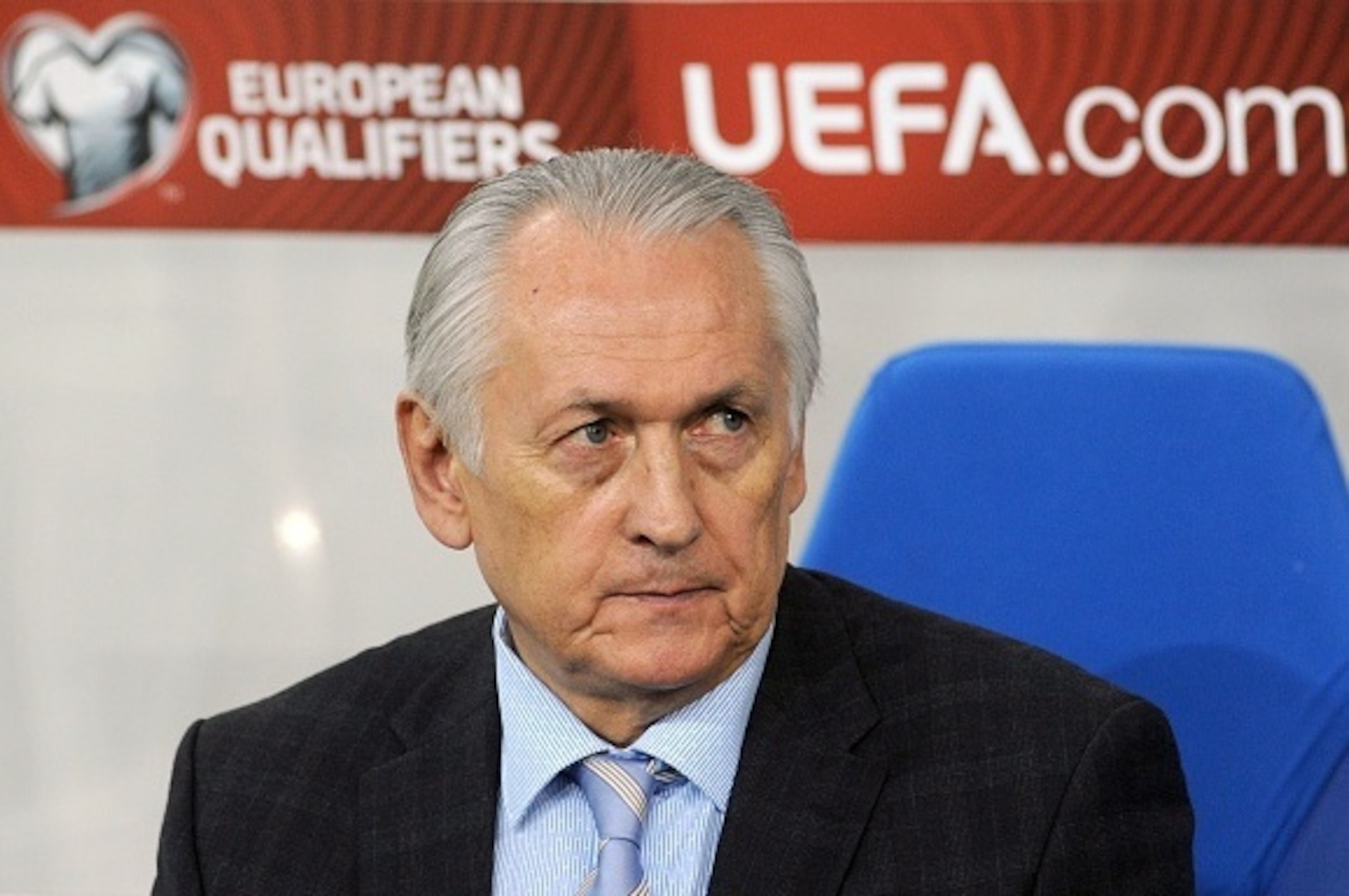 Ukraine's national football team head coach Mikhail Fomenko looks on prior to the UEFA 2016 European Championship qualifying round Group C match Ukraine vs Macedonia in Lviv on October 12, 2014. AFP PHOTO/YURKO DYACHYSHYN        (Photo credit should read 