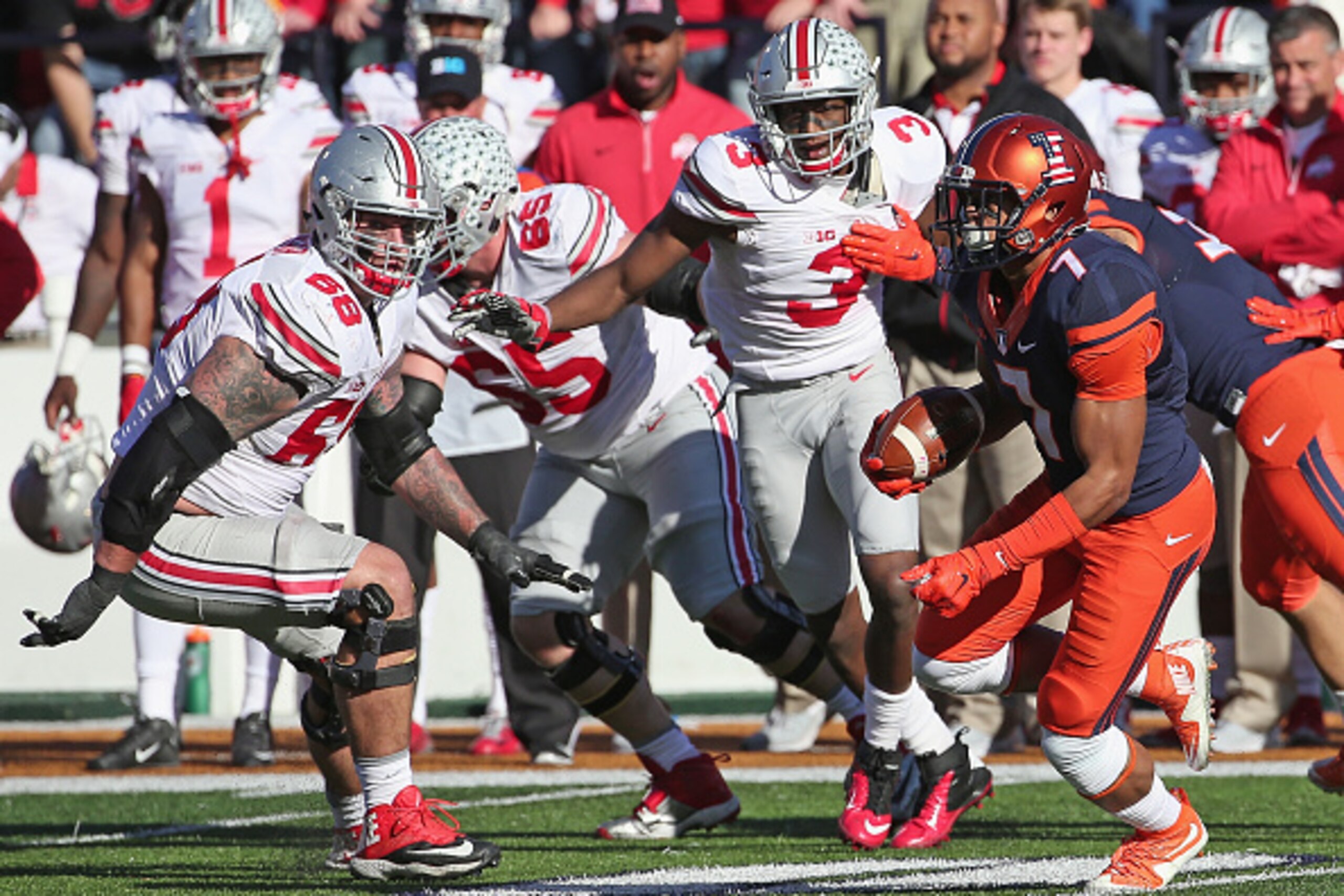 CHAMPAIGN, IL - NOVEMBER 14:  Caleb Day #7 of the Illinois Fighting Illini returns an interception against the Ohio State Buckeyes at Memorial Stadium on November 14, 2015 in Champaign, Illinois.  (Photo by Jonathan Daniel/Getty Images)