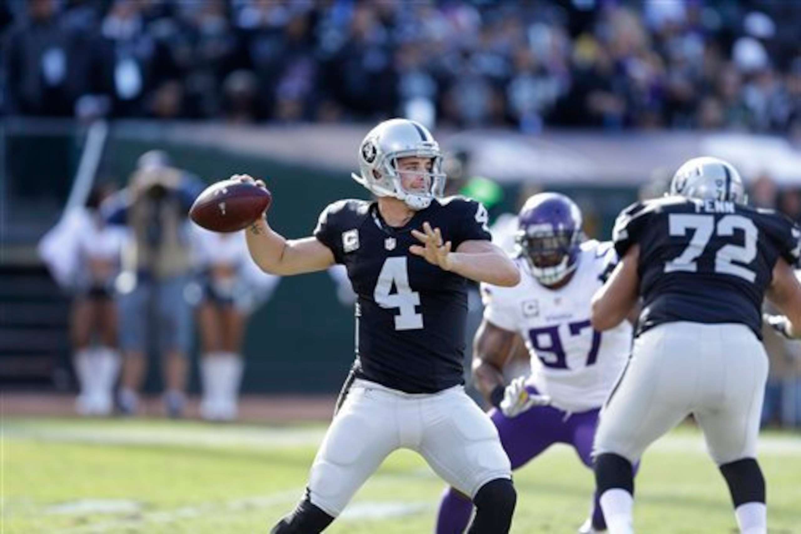Derek Carr continues to produce at an elite clip.