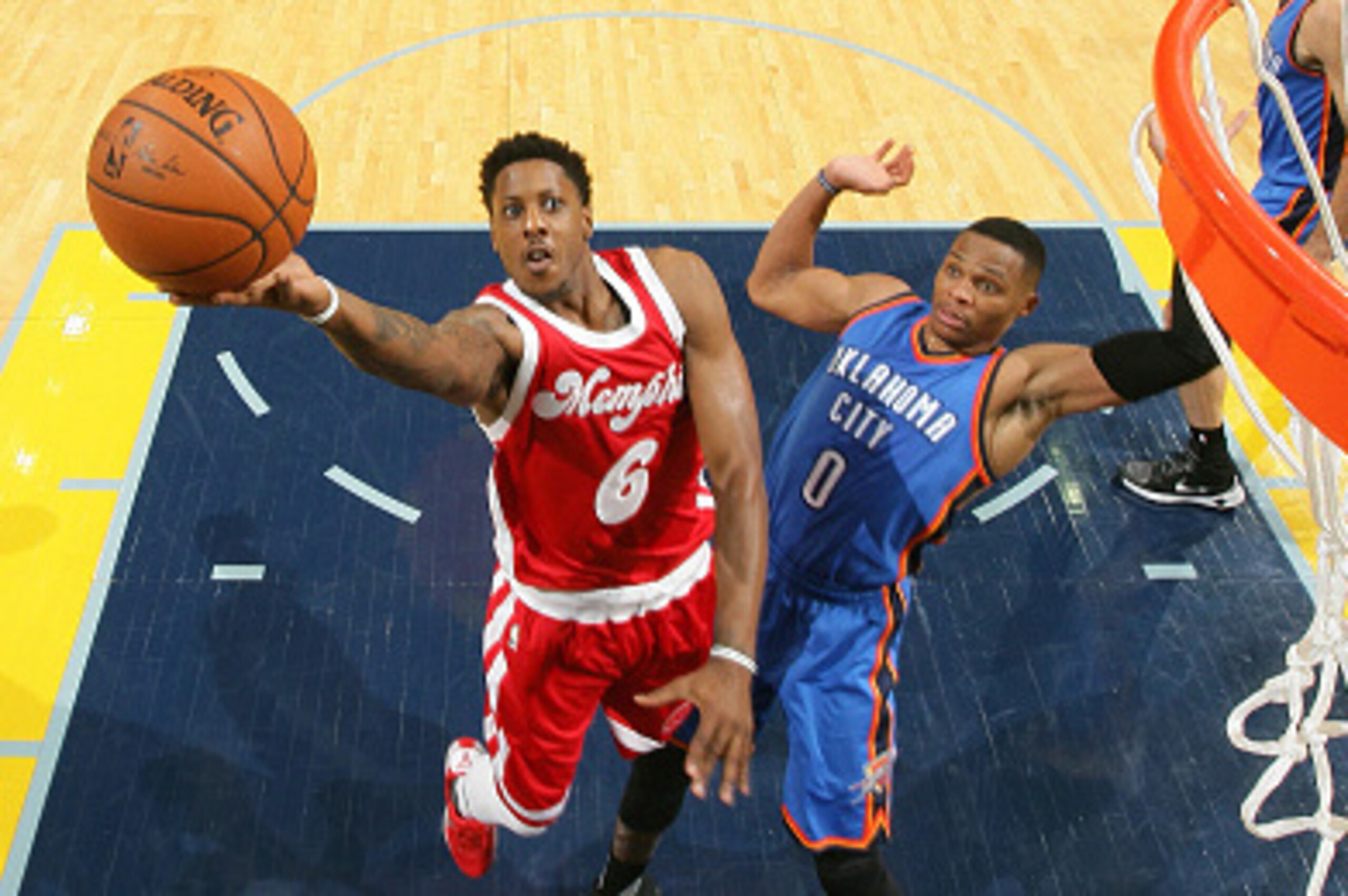 MEMPHIS, TN - NOVEMBER 16: Mario Chalmers #6 of the Memphis Grizzlies shoots against the Oklahoma City Thunder on November 16, 2015 at FedExForum in Memphis, Tennessee. NOTE TO USER: User expressly acknowledges and agrees that, by downloading and or using