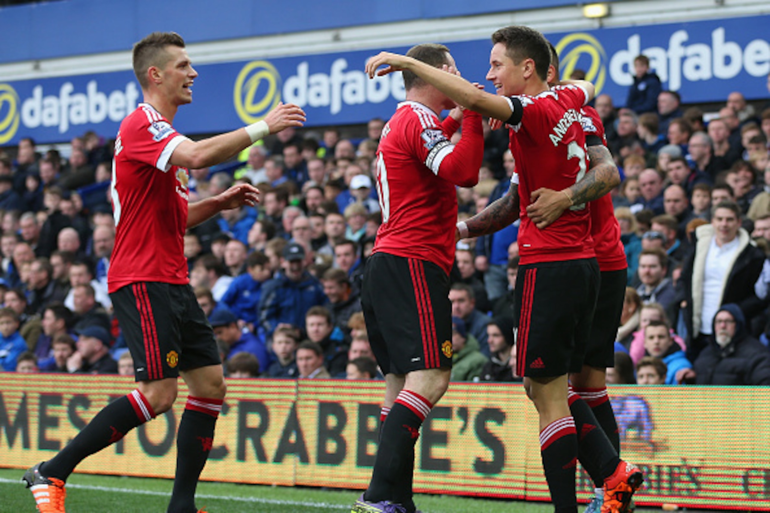 LIVERPOOL, ENGLAND - OCTOBER 17:  Ander Herrera of Manchester United celebrates with team mates as fetr scoring his team's second goal during the Barclays Premier League match between Everton and Manchester United at Goodison Park on October 17, 2015 in L