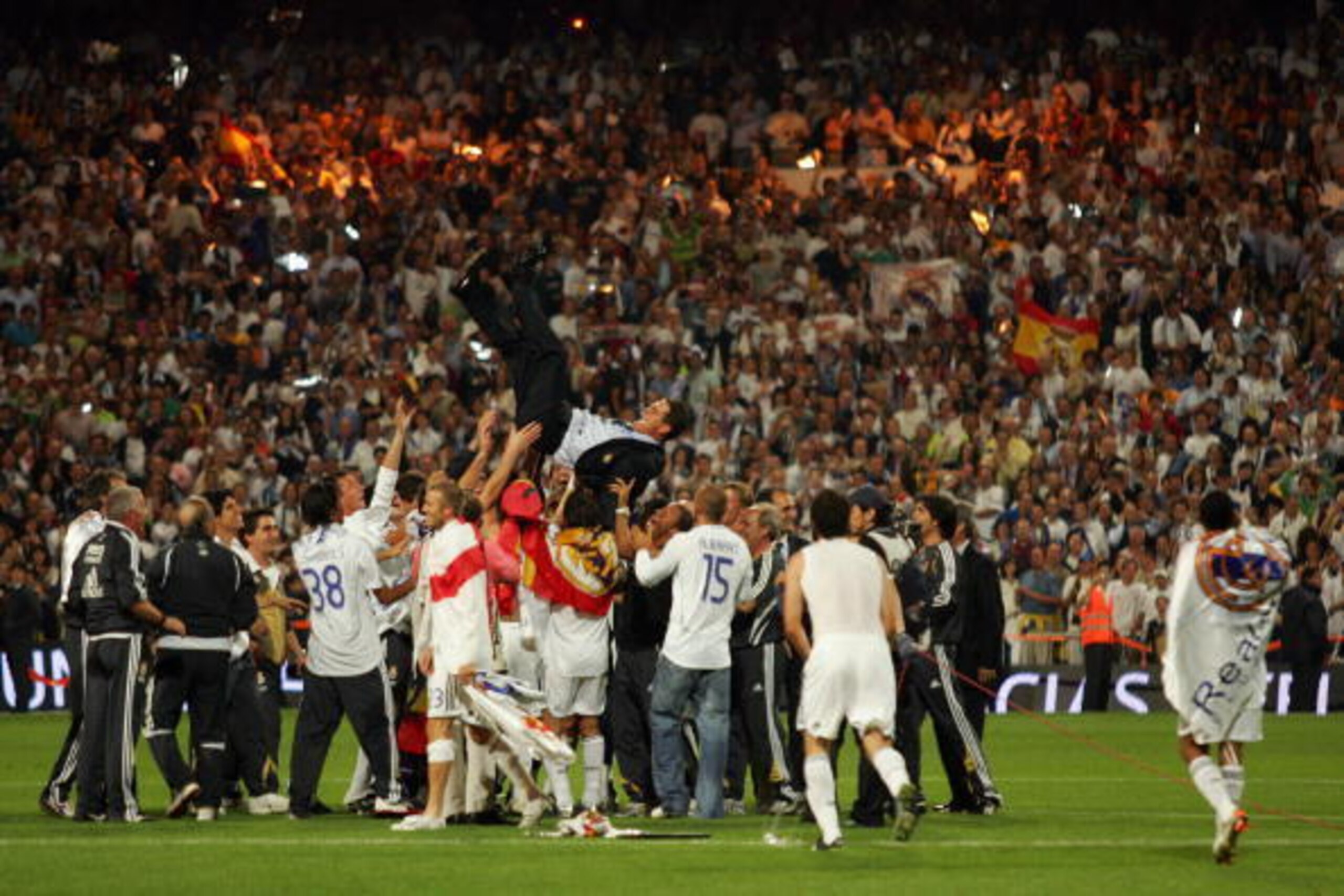 Madrid, SPAIN: Real Madrid's Italian coach Fabio Capello is thrown in the air after Real won the Spanish league title by beating Mallorca in the final Spanish league football match of the season, 17 June 2007 at the Santiago Bernabeu stadium in Madrid. Re Madrid, SPAIN: Real Madrid's Italian coach Fabio Capello is thrown in the air after Real won the Spanish league title by beating Mallorca in the final Spanish league football match of the season, 17 June 2007 at the Santiago Bernabeu stadium in Madrid. Re