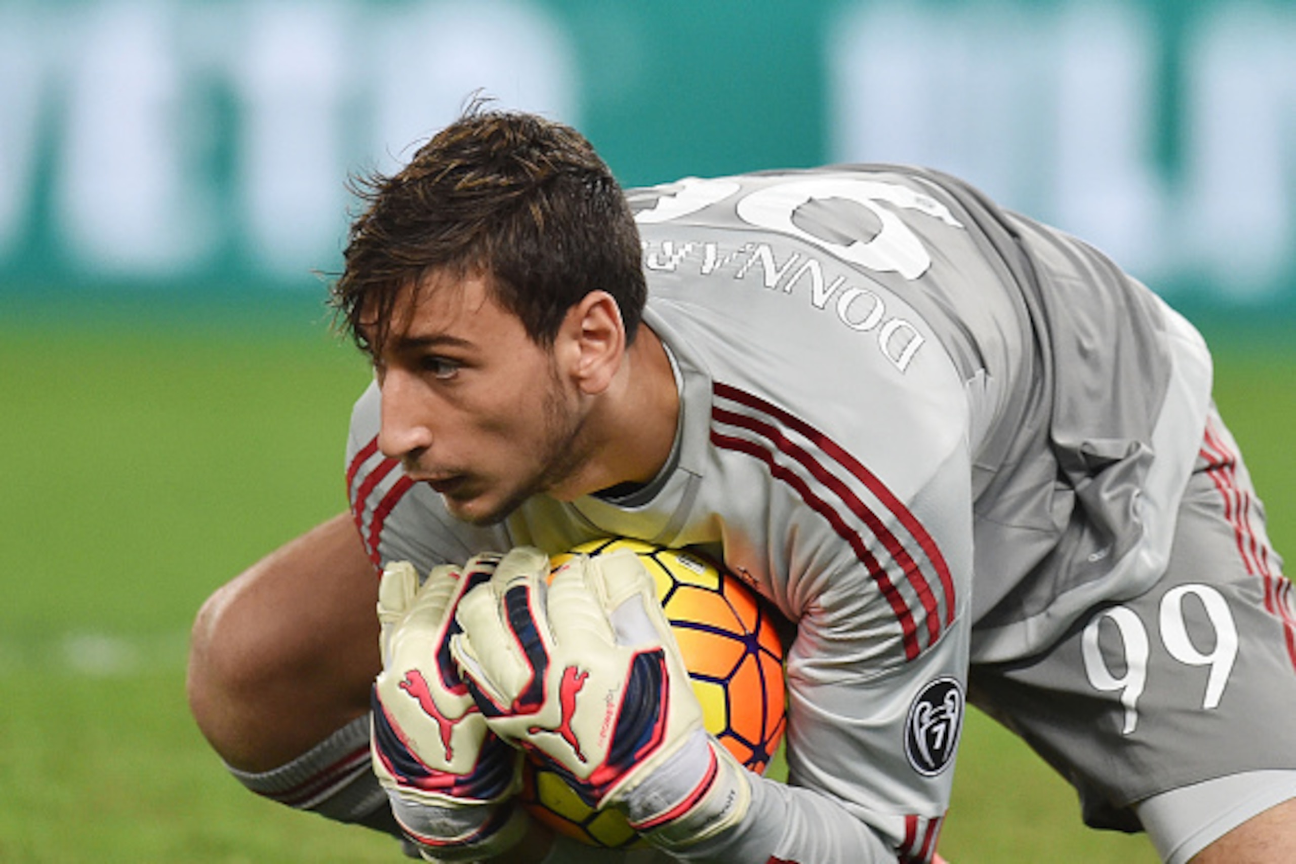 ROME, ITALY - NOVEMBER 01:  Gianluigi Donnarumma of AC Milan in action during the Serie A match between SS Lazio and AC Milan at Stadio Olimpico on November 1, 2015 in Rome, Italy.  (Photo by Giuseppe Bellini/Getty Images)