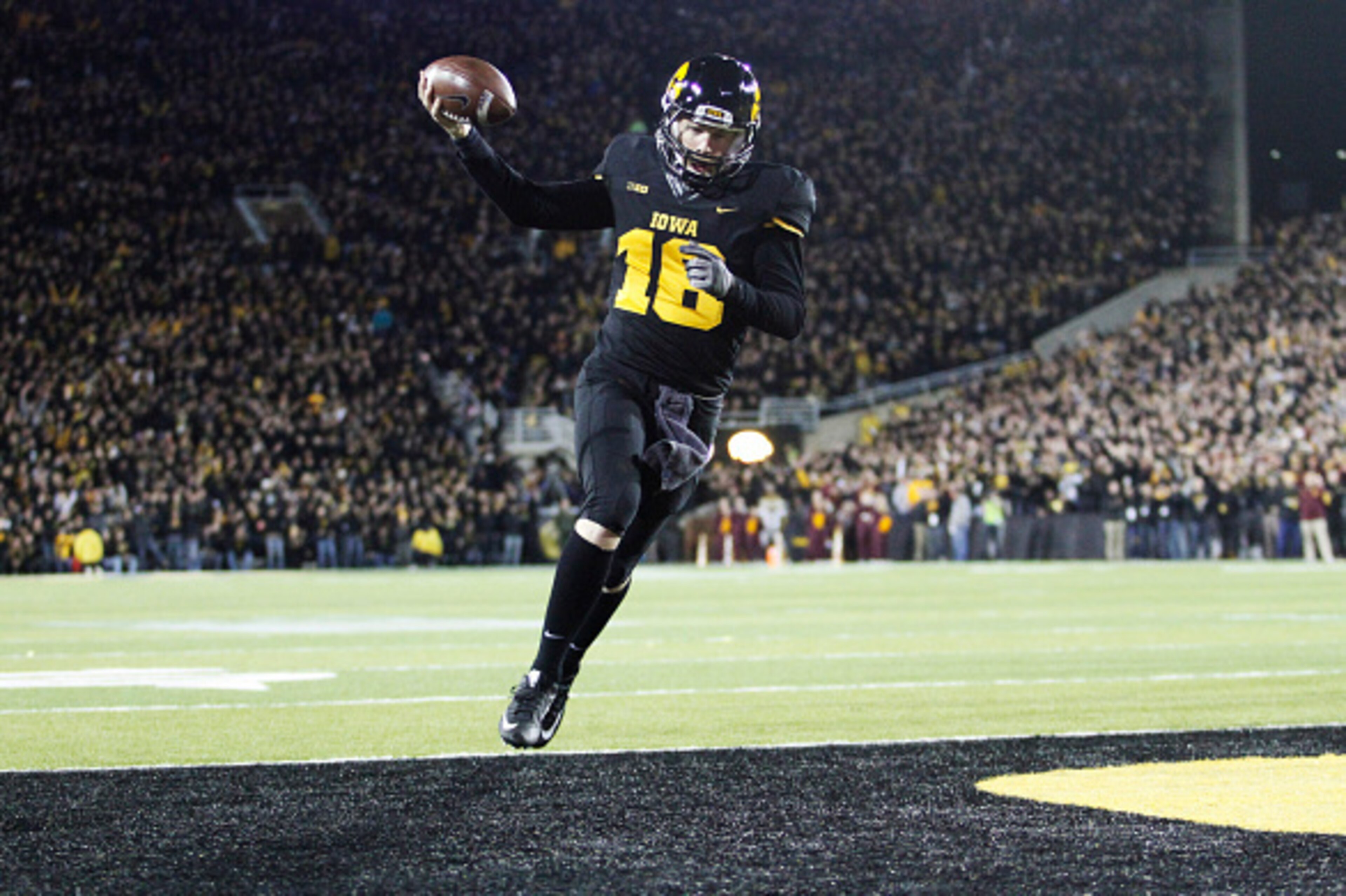 IOWA CITY, IA - NOVEMBER 14:  Quarterback C.J. Beathard #16 of the Iowa Hawkeyes runs in for a touchdown in the first half against the Minnesota Gophers on November 14, 2015 at Kinnick Stadium, in Iowa City, Iowa.  (Photo by Matthew Holst/Getty Images)