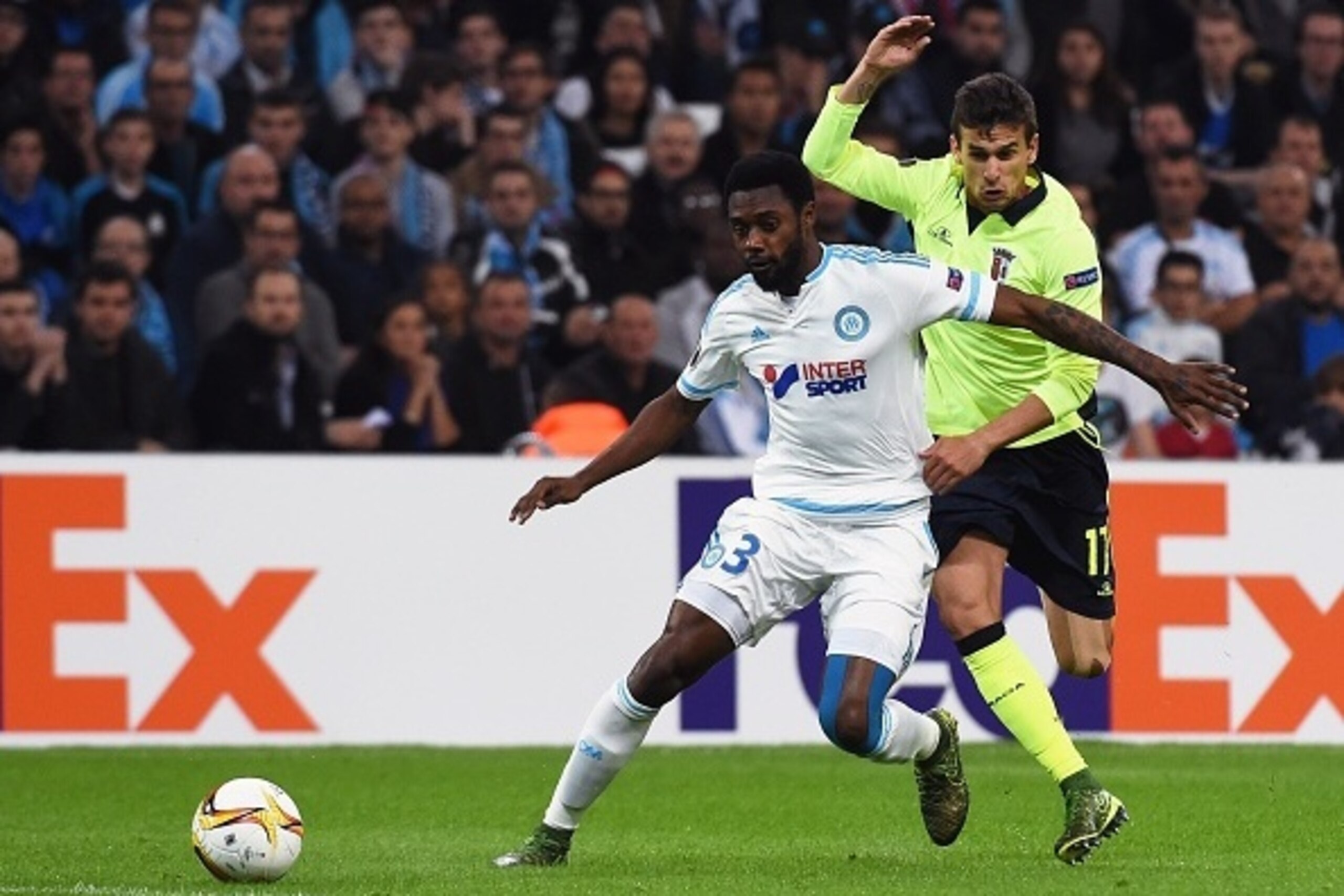 Marseille's Cameroonian defender Nicolas Nkoulou  (L)  vies with Braga's forward Rui Fonte (R) during the UEFA Europa League football match between Marseille and Braga on November 5, 2015 at the 'Velodrome' stadium in Marseille, southern France. AFP PHOTO