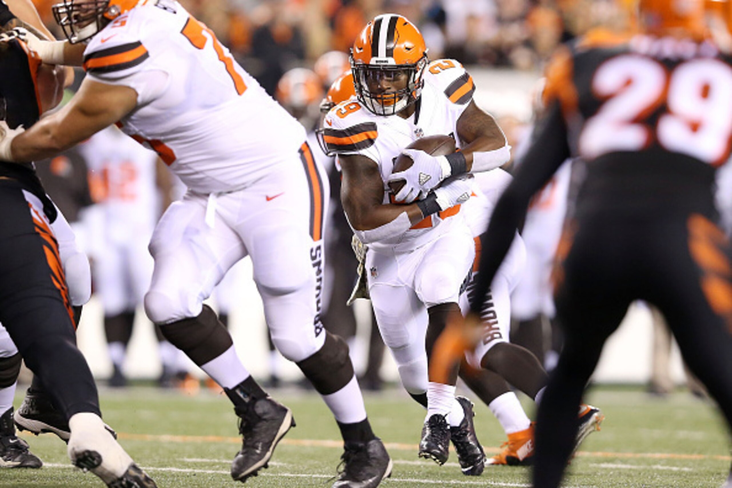 CINCINNATI, OH - NOVEMBER 5:  Duke Johnson Jr. #29 of the Cleveland Browns carries the football during the second quarter of the game against the Cincinnati Bengals at Paul Brown Stadium on November 5, 2015 in Cincinnati, Ohio. (Photo by Andy Lyons/Getty 