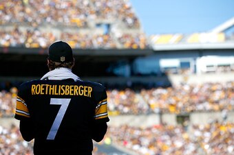 PITTSBURGH, PA - NOVEMBER 15:  Ben Roethlisberger #7 of the Pittsburgh Steelers watches from the sideline during the game against the Cleveland Browns at Heinz Field on November 15, 2015 in Pittsburgh, Pennsylvania.  (Photo by Jared Wickerham/Getty Images