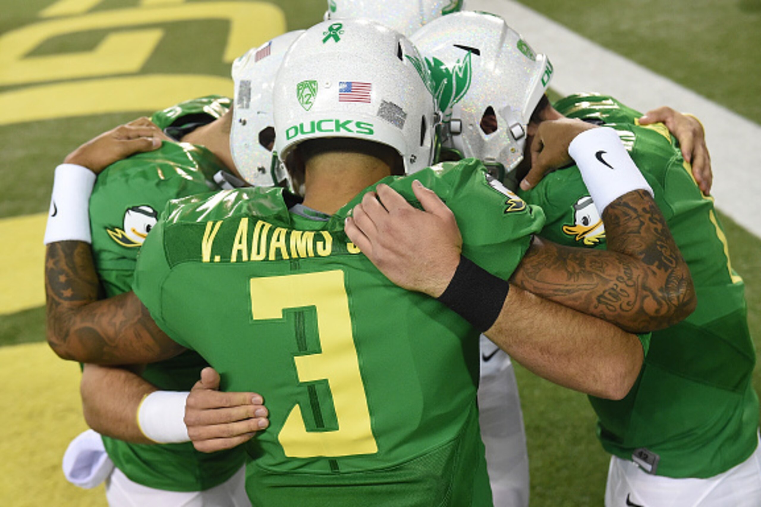 EUGENE, OR - NOVEMBER 07:  Quarterback Vernon Adams Jr. #3 of the Oregon Ducks huddles with his teammates before the game against the California Golden Bears at Autzen Stadium on November 7, 2015 in Eugene, Oregon.  (Photo by Steve Dykes/Getty Images)