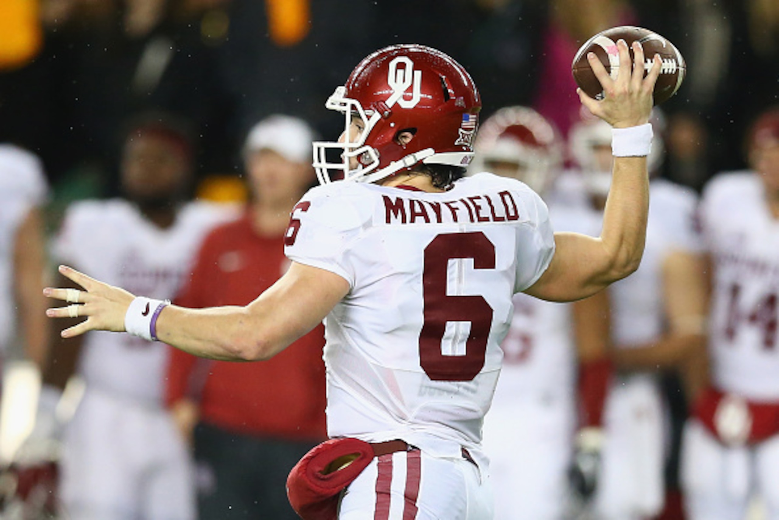 WACO, TX - NOVEMBER 14:  Baker Mayfield #6 of the Oklahoma Sooners throws against the Oklahoma Sooners in the second quarter at McLane Stadium on November 14, 2015 in Waco, Texas.  (Photo by Ronald Martinez/Getty Images)