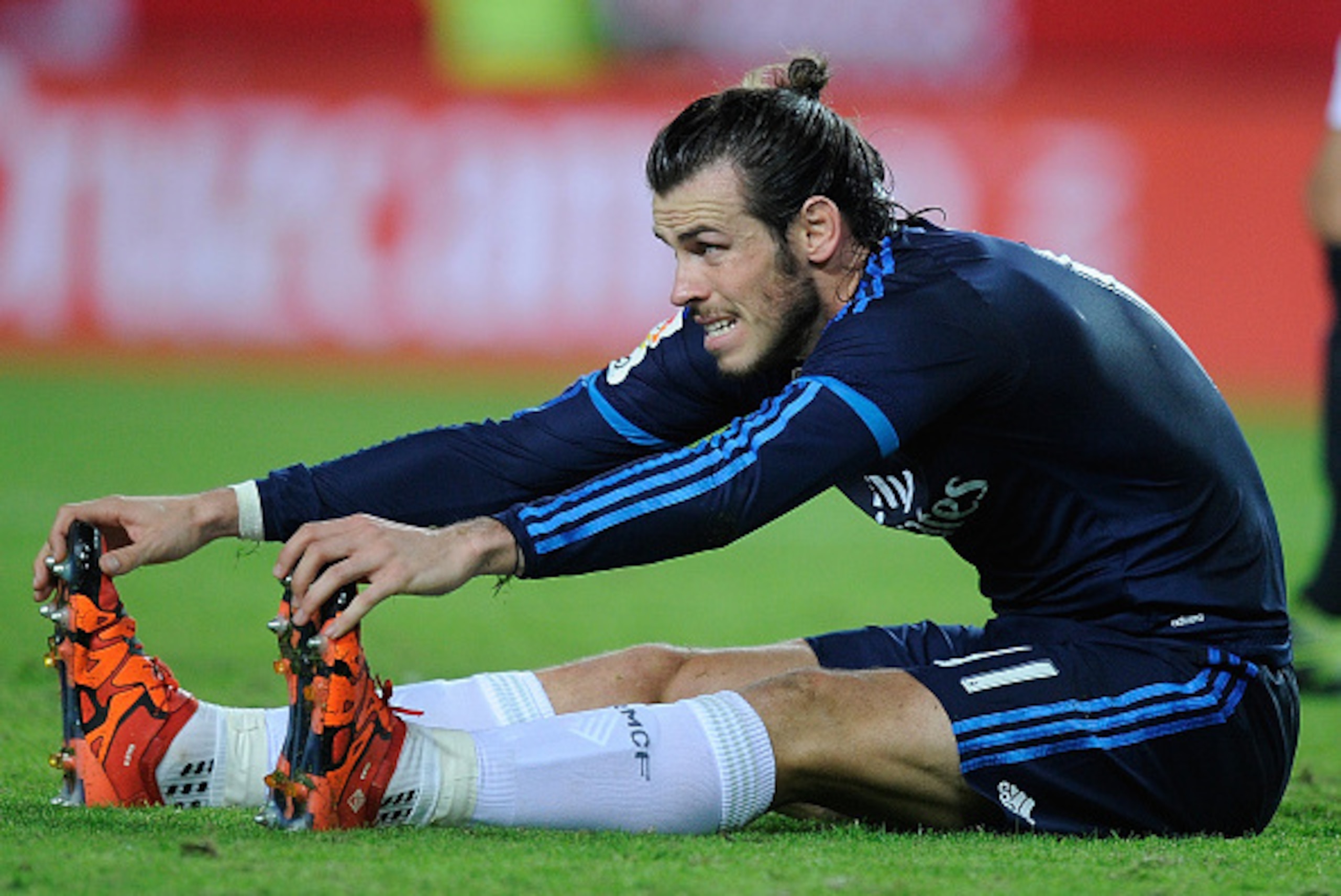 SEVILLE, SPAIN - NOVEMBER 08:  Gareth Bale of Real Madrid reacts during the La Liga match between Sevilla FC and Real Madrid CF at Estadio Ramon Sanchez Pizjuan on November 8, 2015 in Seville, Spain.  (Photo by Denis Doyle/Getty Images)