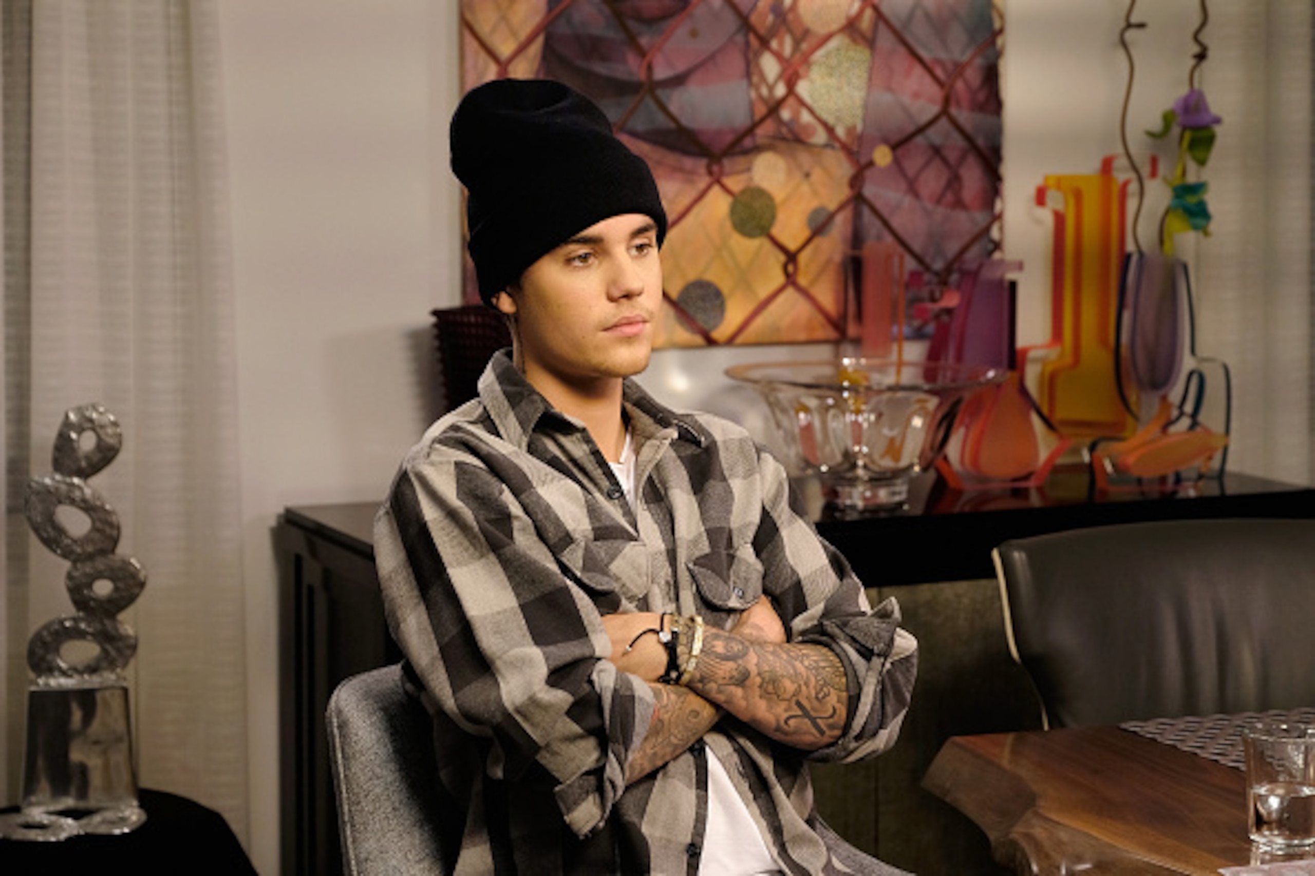 NEW YORK, NY - NOVEMBER 16:  Singer Justin Bieber is interviewed by Elvis Duran exclusively for 'Entertainment Tonight' on November 16, 2015 in New York City.  (Photo by Larry Busacca/Getty Images)