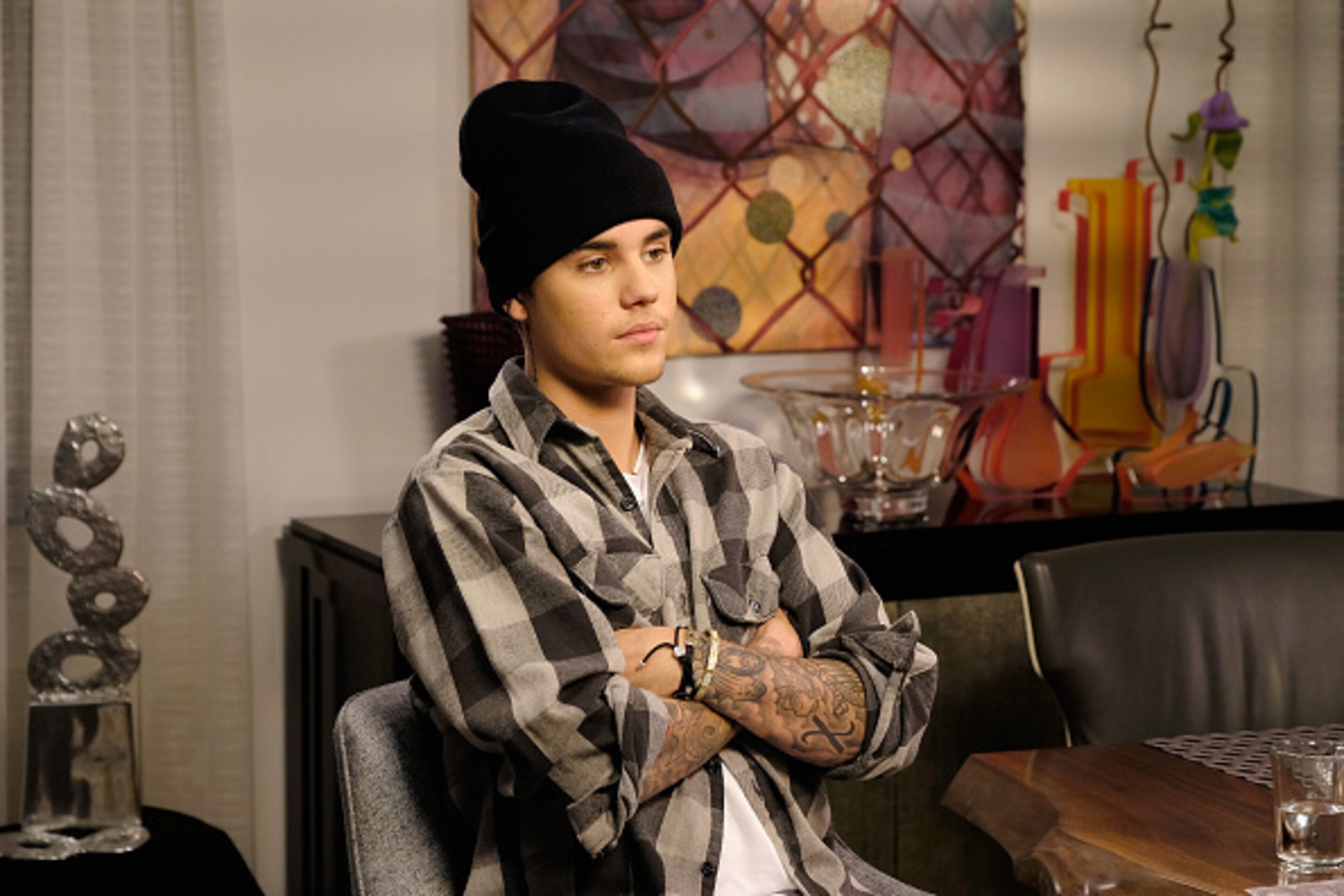 NEW YORK, NY - NOVEMBER 16:  Singer Justin Bieber is interviewed by Elvis Duran exclusively for 'Entertainment Tonight' on November 16, 2015 in New York City.  (Photo by Larry Busacca/Getty Images)