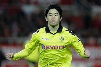 Kagawa celebrating a goal in his first year at the club.