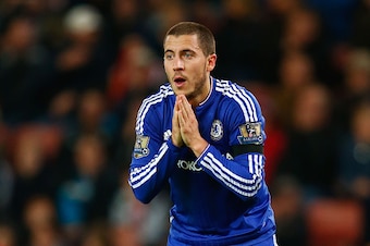 STOKE ON TRENT, ENGLAND - NOVEMBER 07:  Eden Hazard of Chelsea reacts during the Barclays Premier League match between Stoke City and Chelsea at Britannia Stadium on November 7, 2015 in Stoke on Trent, England.  (Photo by Laurence Griffiths/Getty Images)