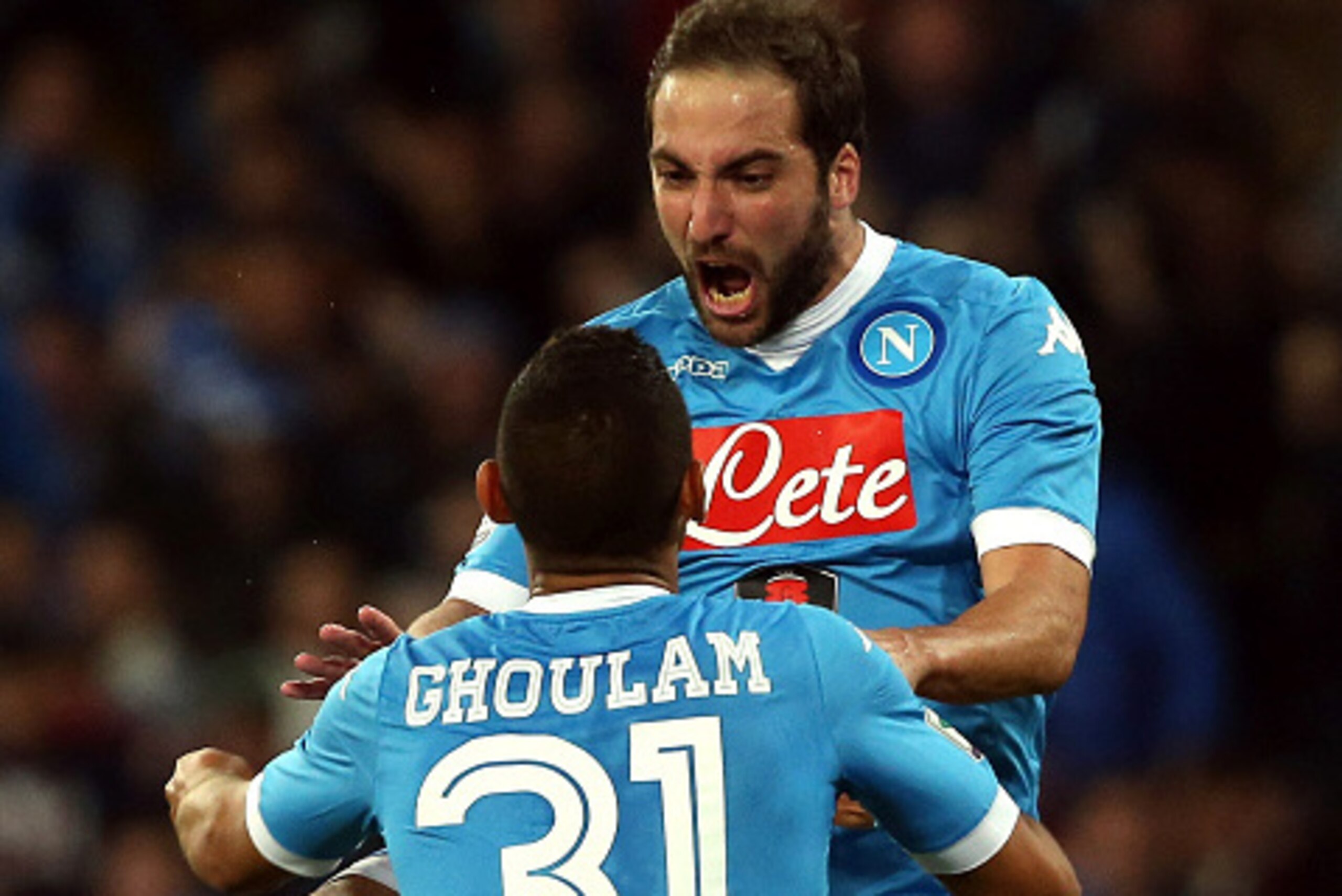 NAPLES, ITALY - NOVEMBER 08:  Gonzalo Higuain of Napoli celebrates after scoring his team's opening goal during the Serie A match between SSC Napoli and Udinese Calcio at Stadio San Paolo on November 8, 2015 in Naples, Italy.  (Photo by Maurizio Lagana/Ge
