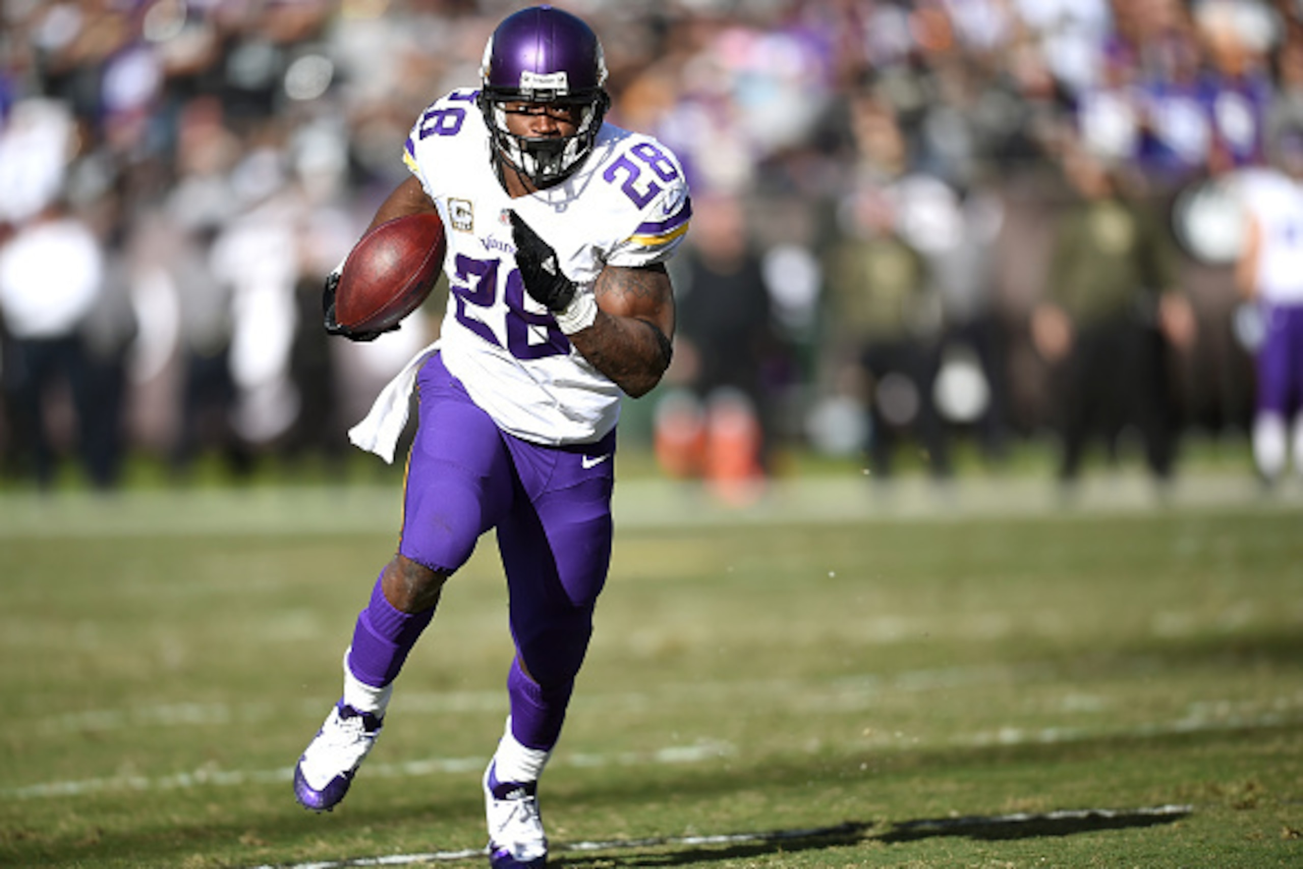 OAKLAND, CA - NOVEMBER 15:  Adrian Peterson #28 of the Minnesota Vikings rushes with the ball against the Oakland Raiders during the first quarter of an NFL football game at O.co Coliseum on November 15, 2015 in Oakland, California.  (Photo by Thearon W. 