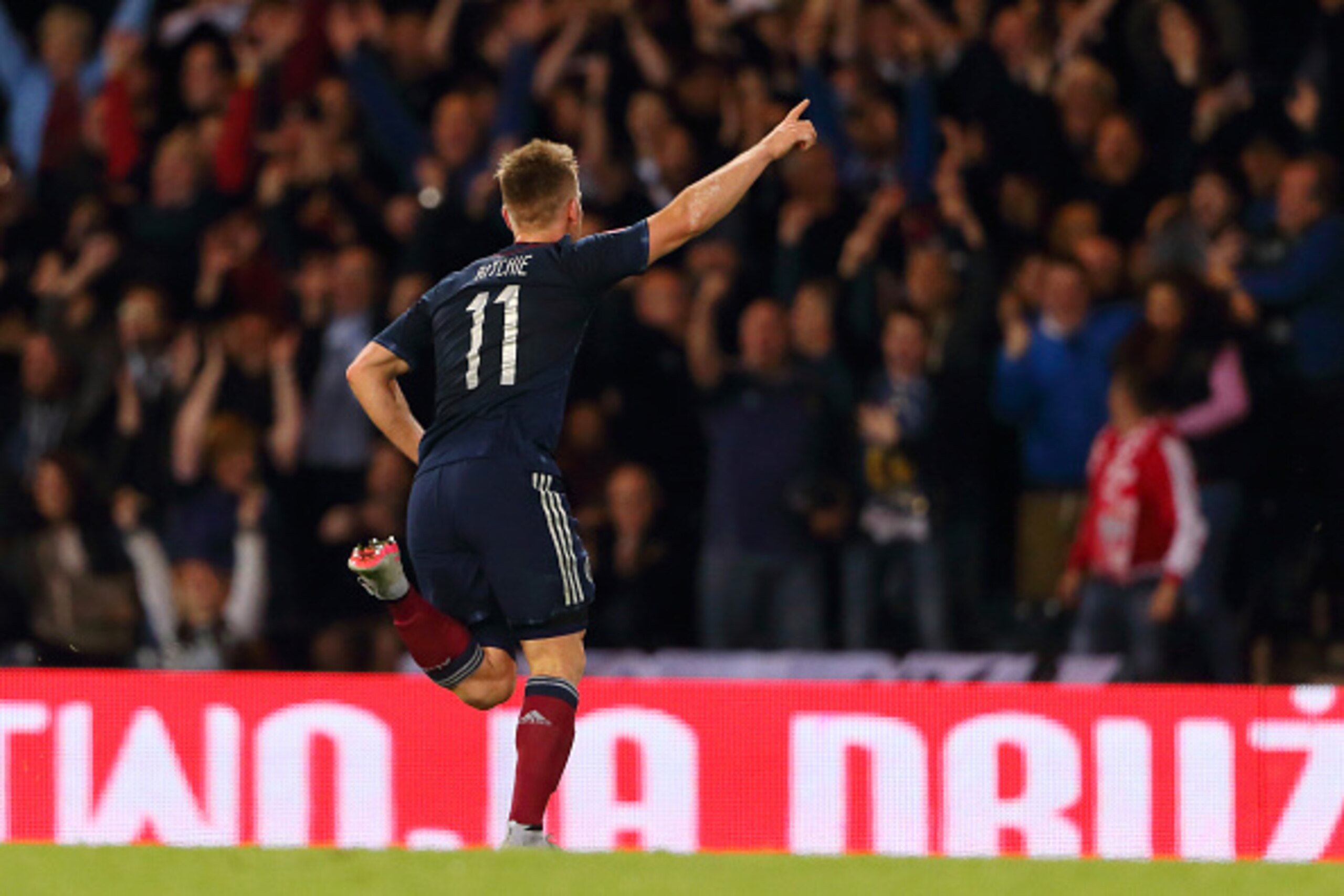 GLASGOW, SCOTLAND - OCTOBER 08:  Matt Ritchie of Scotland celebrates after scoring a goal to make it 1-1 during the UEFA EURO 2016 qualifier between Scotland and Poland at Hampden Park on October 8, 2015 in Glasgow, Scotland.  (Photo by Matthew Ashton - A