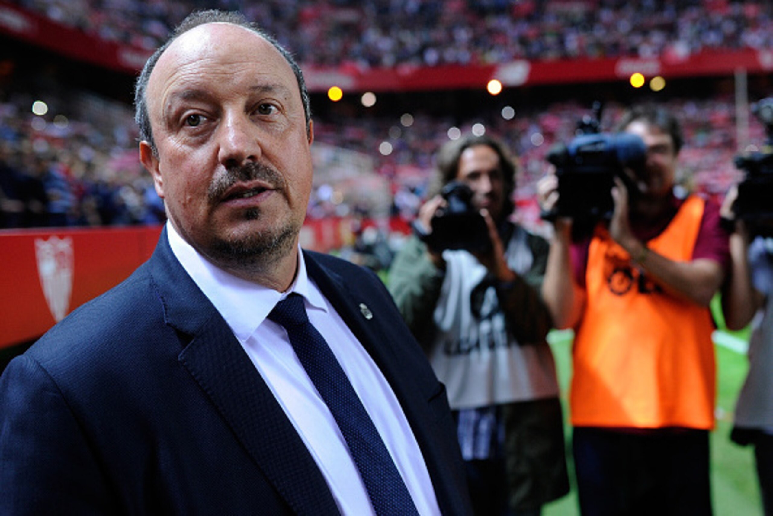 SEVILLE, SPAIN - NOVEMBER 08:  Real Madrid manager Rafa Benitez looks on before the start of the La Liga match between Sevilla FC and Real Madrid CF at Estadio Ramon Sanchez Pizjuan on November 8, 2015 in Seville, Spain.  (Photo by Denis Doyle/Getty Image
