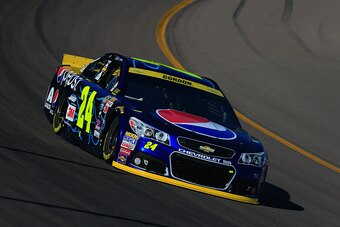AVONDALE, AZ - NOVEMBER 13:  Jeff Gordon, driver of the #24 Pepsi Chevrolet, practices for the NASCAR Sprint Cup Series Quicken Loans Race for Heroes 500 at Phoenix International Raceway on November 13, 2015 in Avondale, Arizona.  (Photo by Chris Trotman/