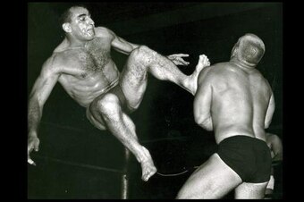 Antonino Rocca flies at his opponent.