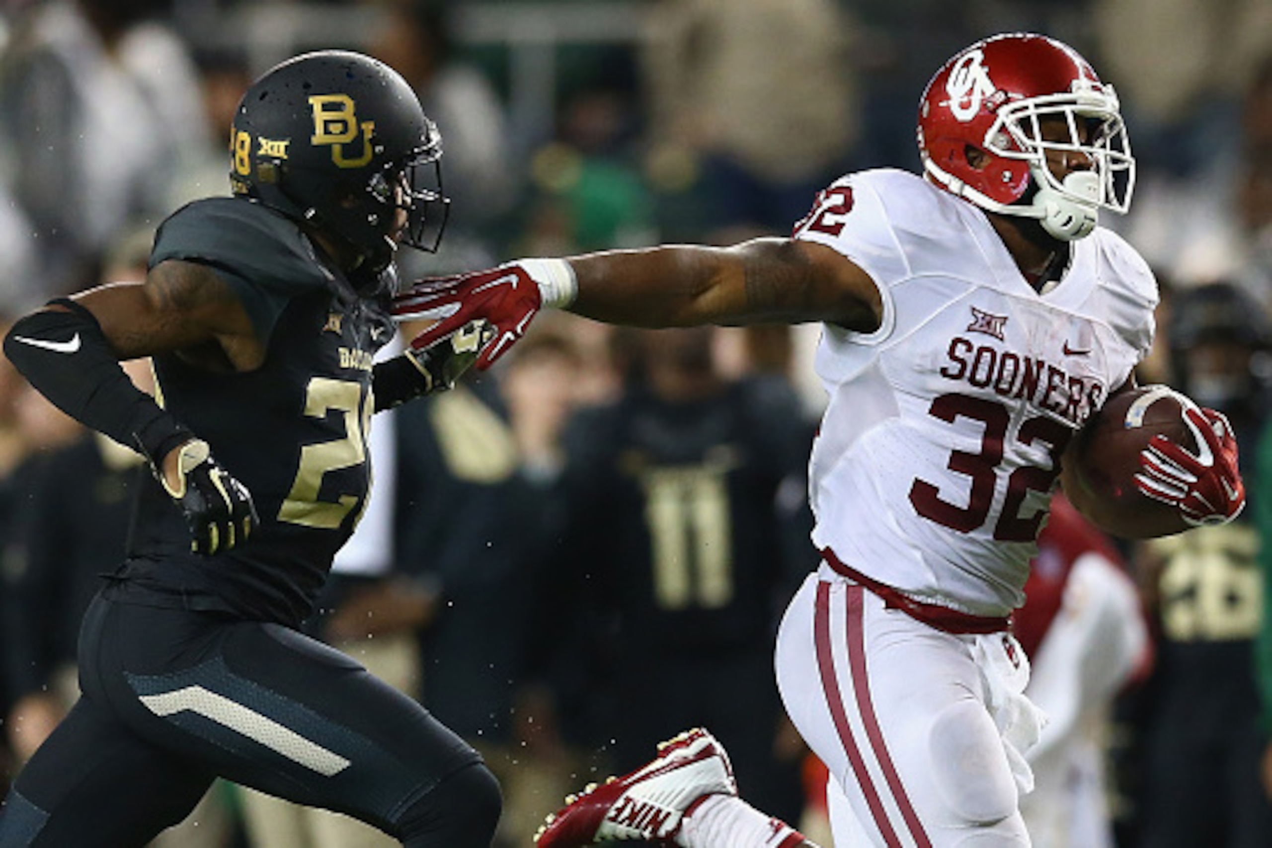 WACO, TX - NOVEMBER 14:  Samaje Perine #32 of the Oklahoma Sooners runs for a touchdown past Orion Stewart #28 of the Baylor Bears in the thrid quarter at McLane Stadium on November 14, 2015 in Waco, Texas.  (Photo by Ronald Martinez/Getty Images)