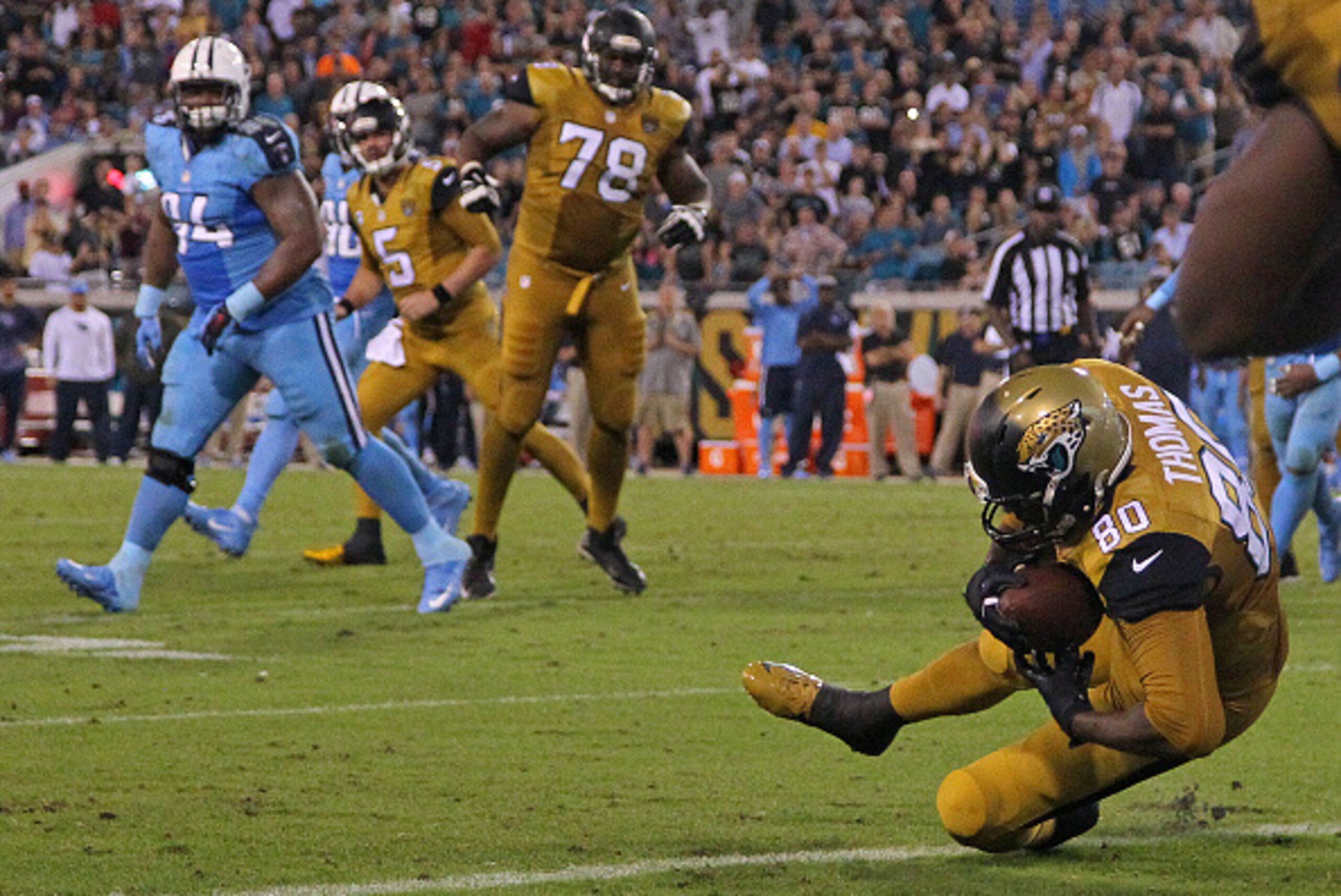 JACKSONVILLE, FL - NOVEMBER 19: Julius Thomas #80 of the Jacksonville Jaguars catches a pass in the end zone for a touchdown during the second half of the game against the Tennessee Titans at EverBank Field on November 19, 2015 in Jacksonville, Florida.  