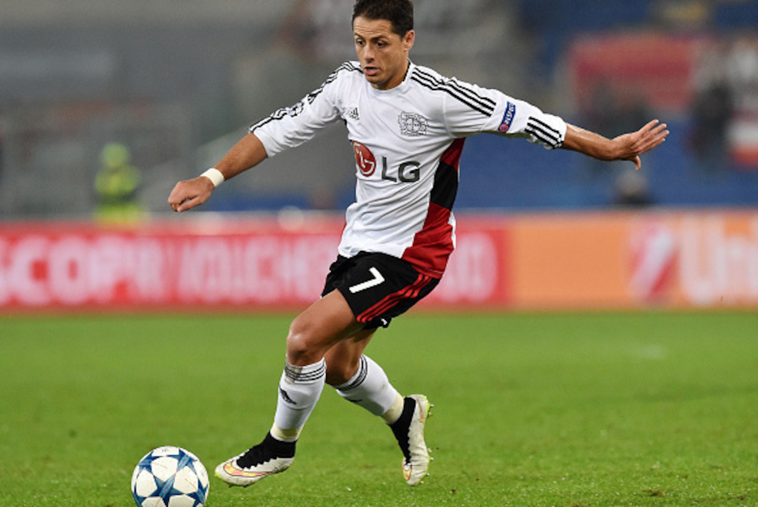 ROME, ITALY - NOVEMBER 04:  Javier Hernandez Chicharito of Bayer 04 Leverkusen in action during the UEFA Champions League Group E match between AS Roma and Bayer 04 Leverkusen at on Olimpico Stadium on November 4, 2015 in Rome, Italy.  (Photo by Giuseppe 