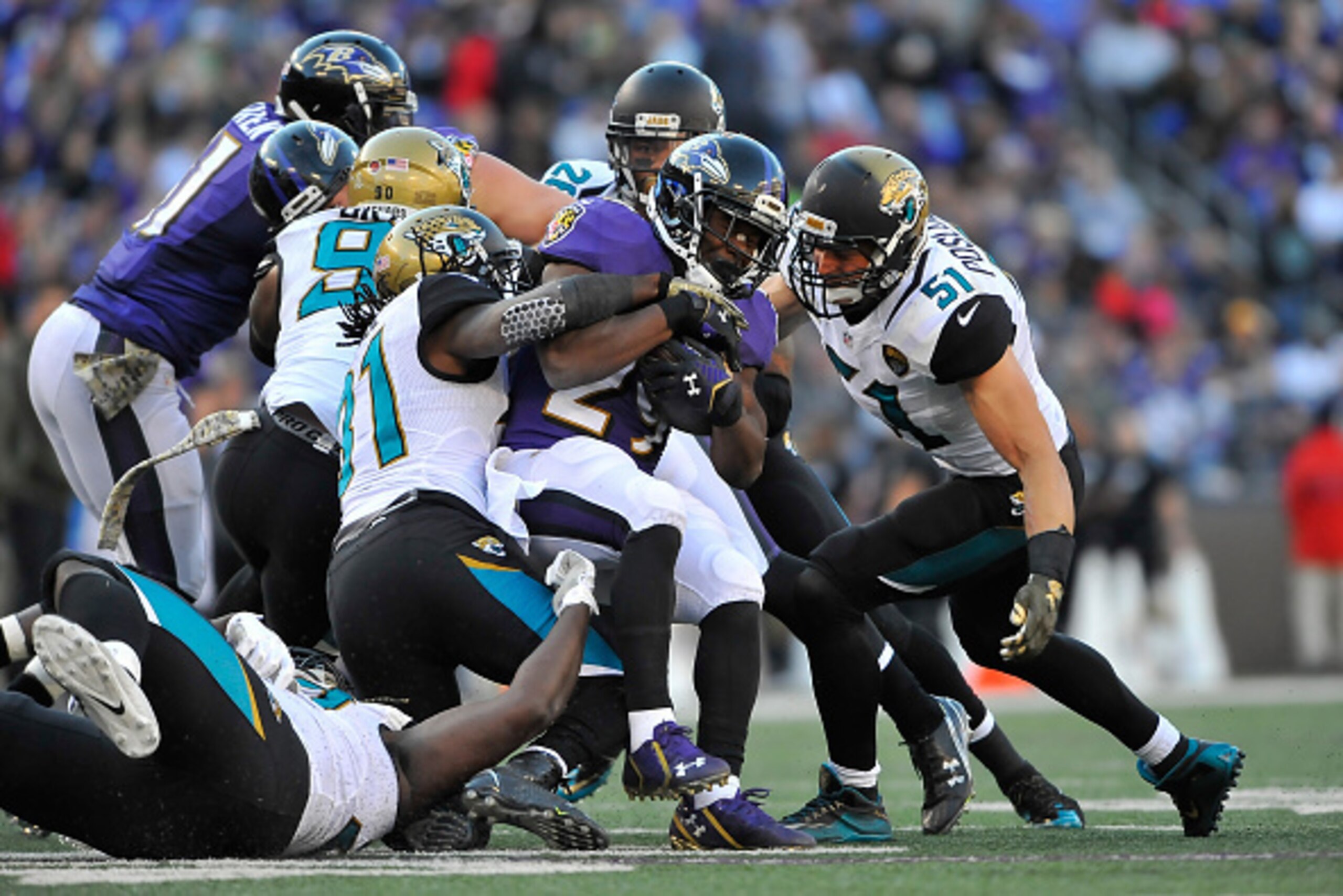 BALTIMORE, MD - NOVEMBER 15:  Running back Justin Forsett #29 of the Baltimore Ravens runs the ball against the Jacksonville Jaguars at M&T Bank Stadium on November 15, 2015 in Baltimore, Maryland.  The Jaguars defeated the Ravens 22-20. (Photo by Larry F
