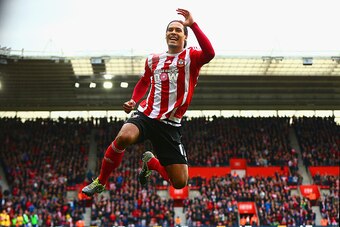 SOUTHAMPTON, ENGLAND - OCTOBER 17:  Virgil van Dijk of Southampton celebrates scoring his team's second goal during the Barclays Premier League match between Southampton and Leicester City at St Mary's Stadium on October 17, 2015 in Southampton, England. 