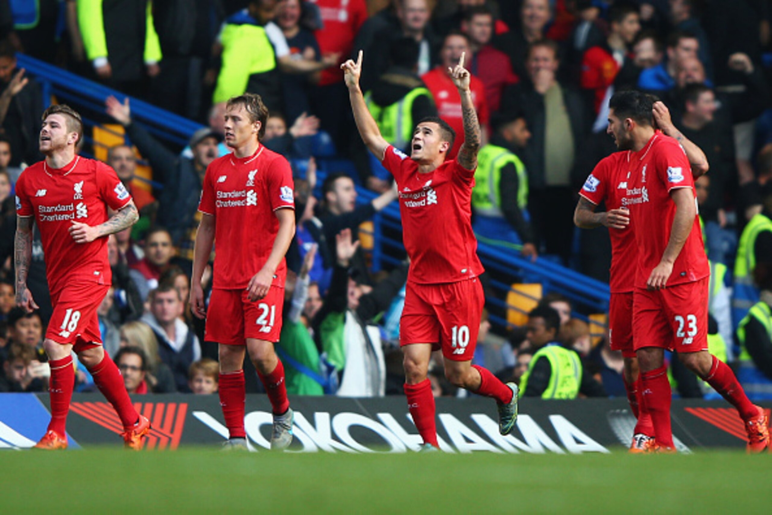 LONDON, ENGLAND - OCTOBER 31:  Philippe Coutinho (3rd L) of Liverpool celebrates scoring his team's second goal during the Barclays Premier League match between Chelsea and Liverpool at Stamford Bridge on October 31, 2015 in London, England.  (Photo by Ia