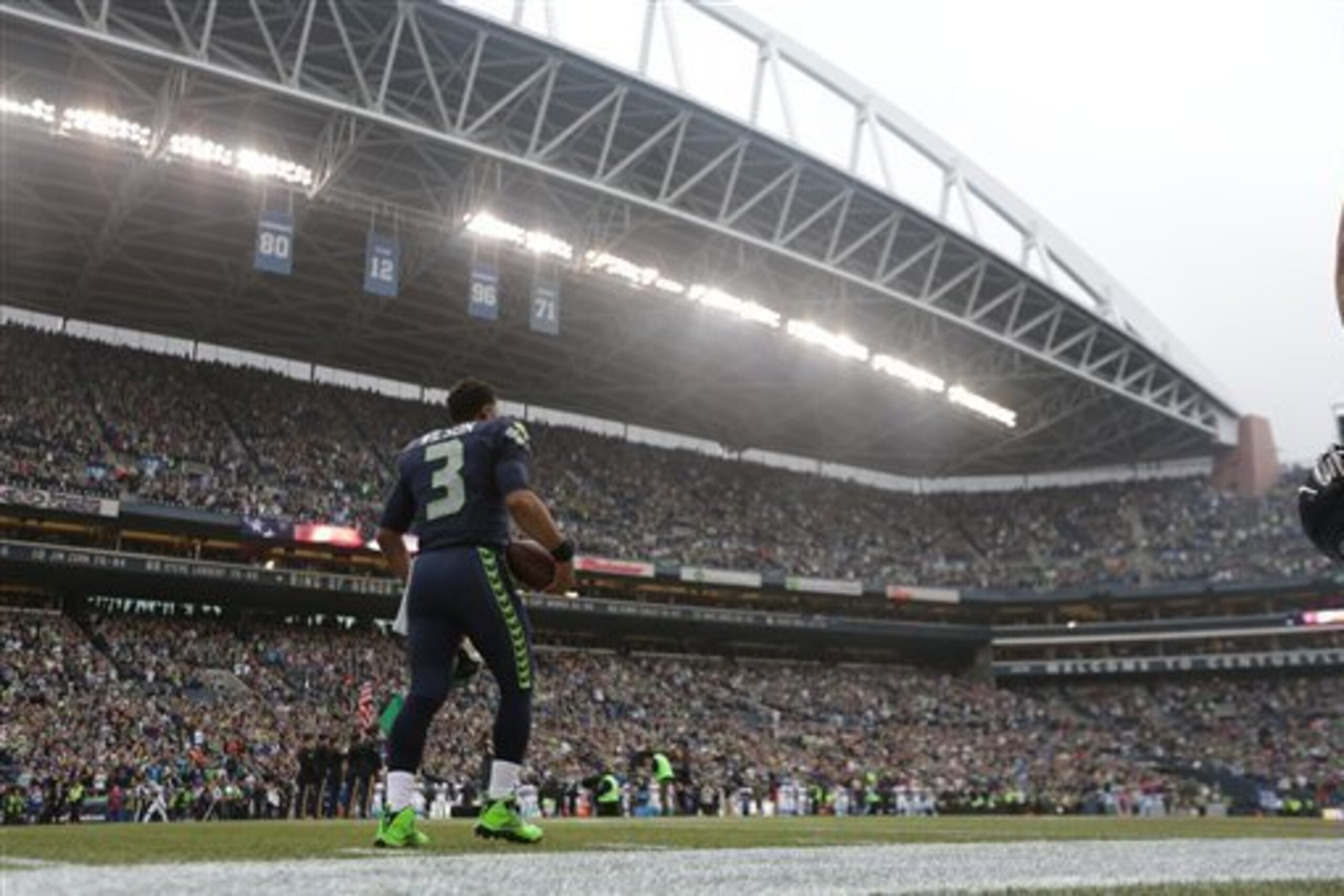 Russell Wilson and the Seahawks will emerge victorious at home against the San Francisco 49ers on Sunday.