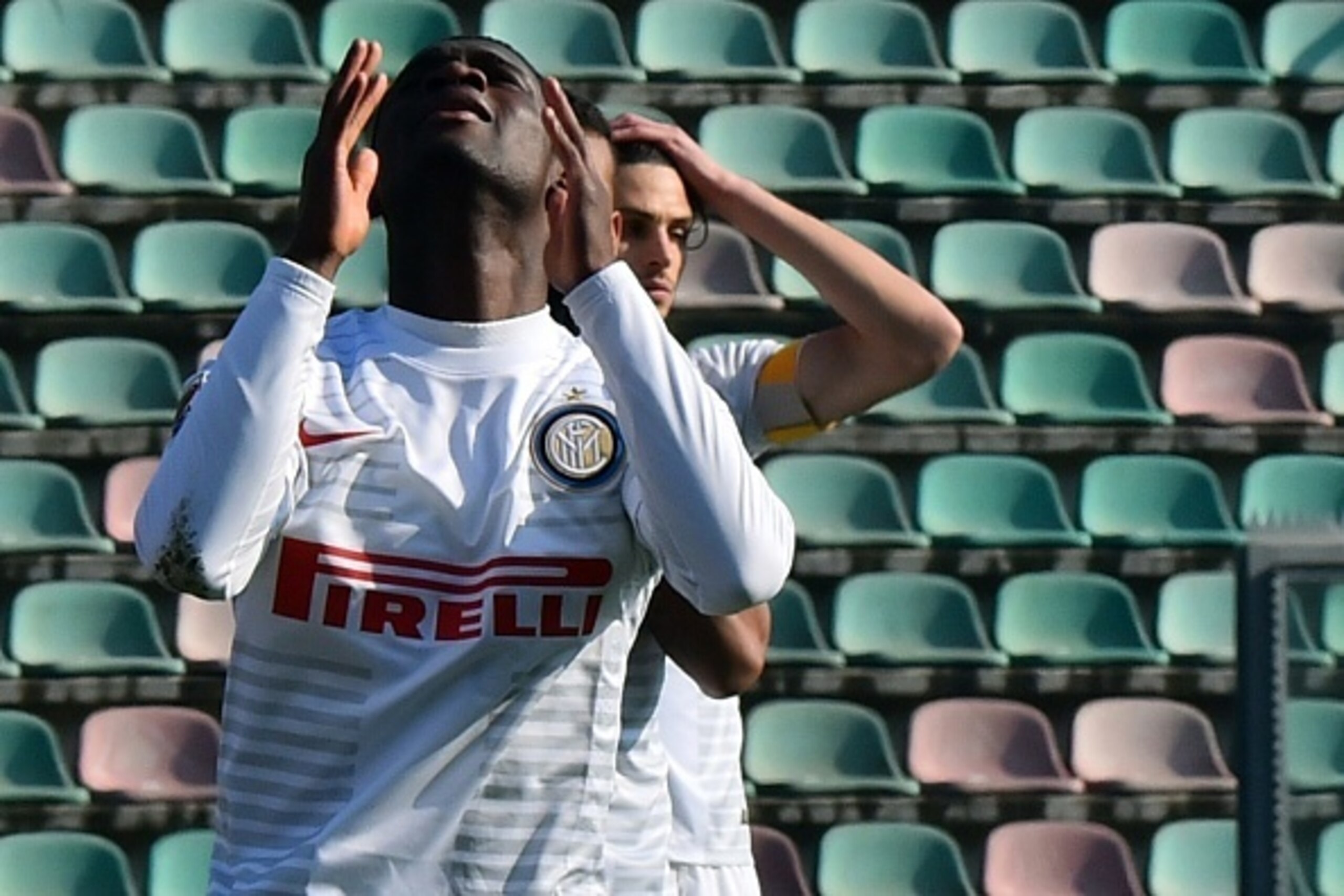 Inter Milan's defender from Ghana Isaac Donkor reacts during the Serie A football match between Sassuolo and Inter Milan at 'Mapei Stadium' in Reggio Emilia on February 01, 2015. AFP PHOTO / GIUSEPPE CACACE        (Photo credit should read GIUSEPPE CACACE