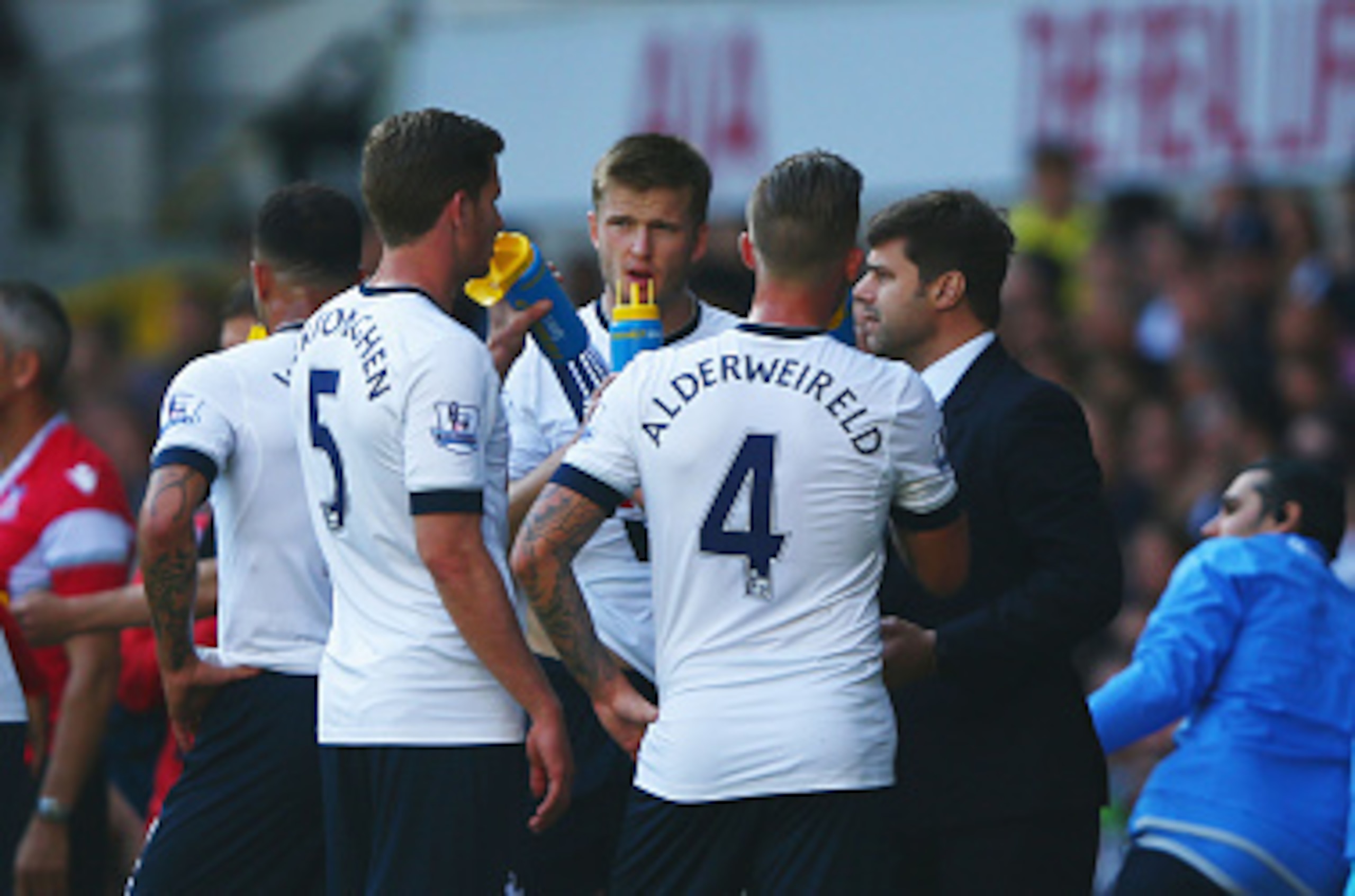 LONDON, ENGLAND - SEPTEMBER 20: Mauricio Pochettino manager of Tottenham Hotspur (R) speaks to Jan Vertonghen and Toby Alderweireld of Tottenham Hotspur as they take a drink during the Barclays Premier League match between Tottenham Hotspur and Crystal Pa LONDON, ENGLAND - SEPTEMBER 20: Mauricio Pochettino manager of Tottenham Hotspur (R) speaks to Jan Vertonghen and Toby Alderweireld of Tottenham Hotspur as they take a drink during the Barclays Premier League match between Tottenham Hotspur and Crystal Pa