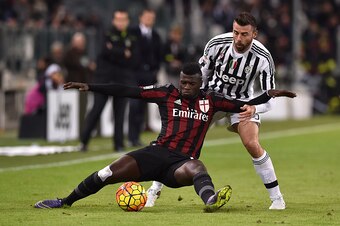 TURIN, ITALY - NOVEMBER 21:  Mbaye Niang (L) of AC Milan is tackled by Andrea Barzagli of Juventus FC during the Serie A match between Juventus FC and AC Milan at Juventus Arena on November 21, 2015 in Turin, Italy.  (Photo by Valerio Pennicino/Getty Imag
