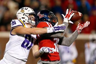 Ole Miss DB Mike Hilton (right)