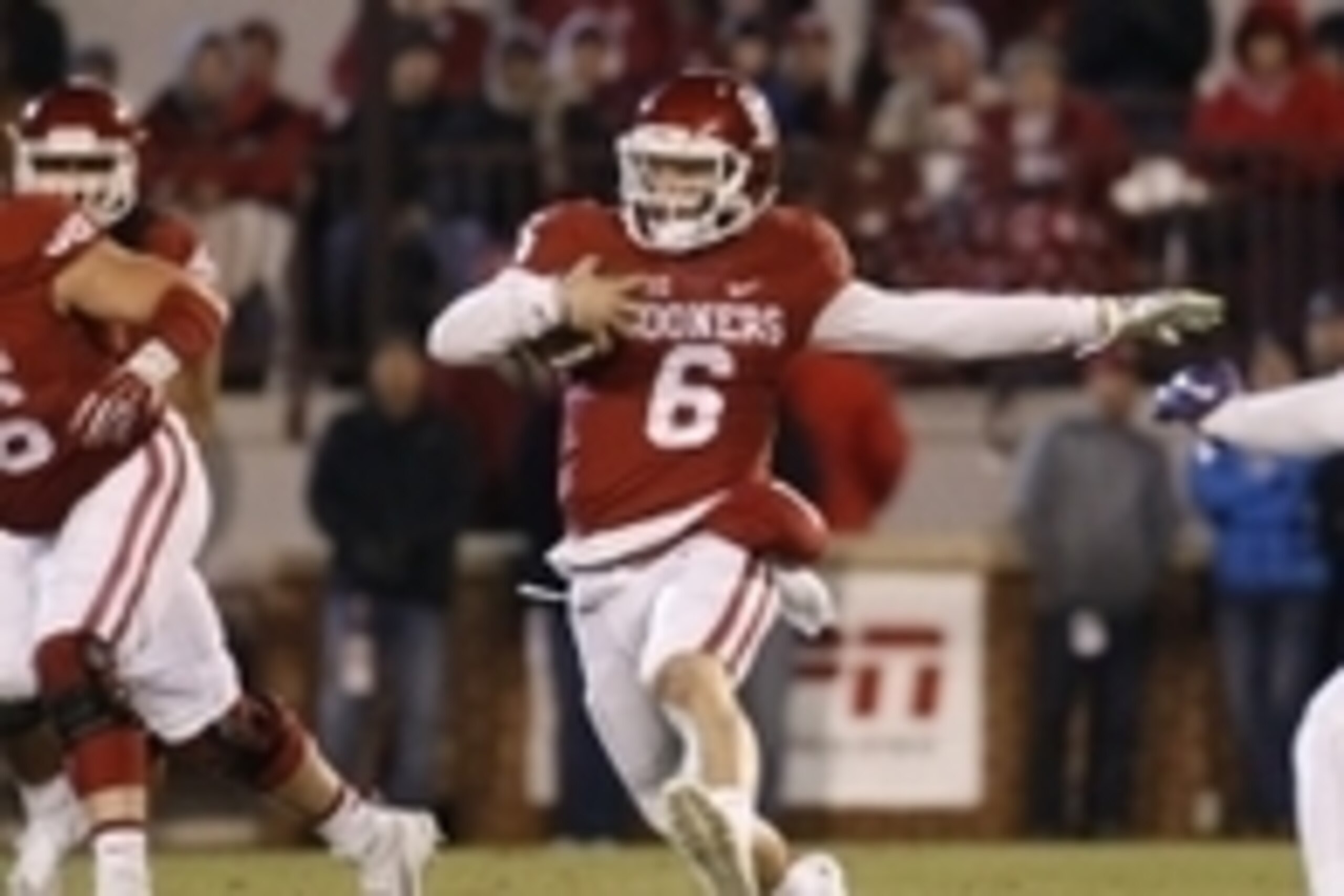 Nov 21, 2015; Norman, OK, USA; Oklahoma Sooners quarterback Baker Mayfield (6) runs with the ball during the first half against the TCU Horned Frogs at Gaylord Family - Oklahoma Memorial Stadium. Mandatory Credit: Kevin Jairaj-USA TODAY Sports Nov 21, 2015; Norman, OK, USA; Oklahoma Sooners quarterback Baker Mayfield (6) runs with the ball during the first half against the TCU Horned Frogs at Gaylord Family - Oklahoma Memorial Stadium. Mandatory Credit: Kevin Jairaj-USA TODAY Sports
