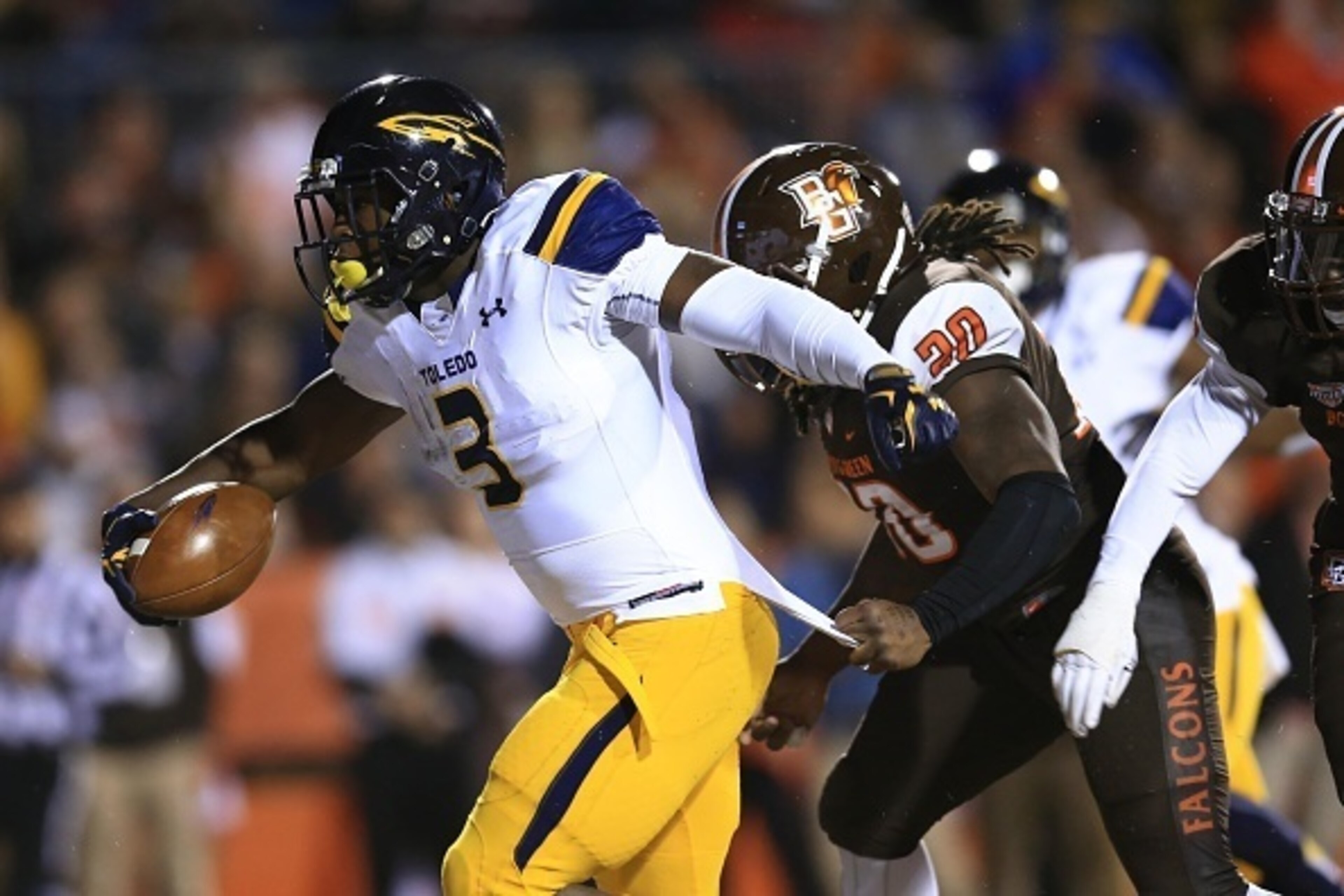 TOLEDO, OH - NOVEMBER 17: Running back Kareem Hunt #3 of the Toledo Rockets rushes into the end zone for a touchdown during the second quarter against the Bowling Green Falcons at Doyt Perry Stadium on November 17, 2015 in Bowling Green, Ohio. (Photo by TOLEDO, OH - NOVEMBER 17: Running back Kareem Hunt #3 of the Toledo Rockets rushes into the end zone for a touchdown during the second quarter against the Bowling Green Falcons at Doyt Perry Stadium on November 17, 2015 in Bowling Green, Ohio. (Photo by