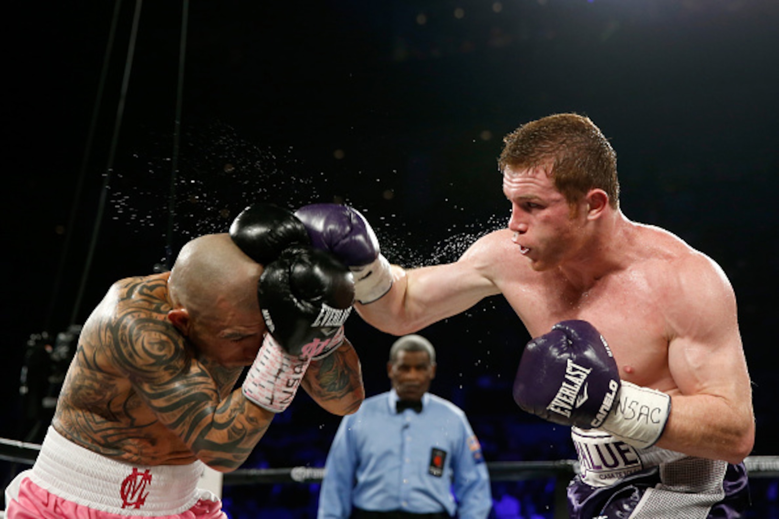 LAS VEGAS, NV - NOVEMBER 21: (R-L) Canelo Alvarez throws a right at Miguel Cotto during their middleweight fight at the Mandalay Bay Events Center on November 21, 2015 in Las Vegas, Nevada. (Photo by Isaac Brekken/Getty Images) LAS VEGAS, NV - NOVEMBER 21: (R-L) Canelo Alvarez throws a right at Miguel Cotto during their middleweight fight at the Mandalay Bay Events Center on November 21, 2015 in Las Vegas, Nevada. (Photo by Isaac Brekken/Getty Images)