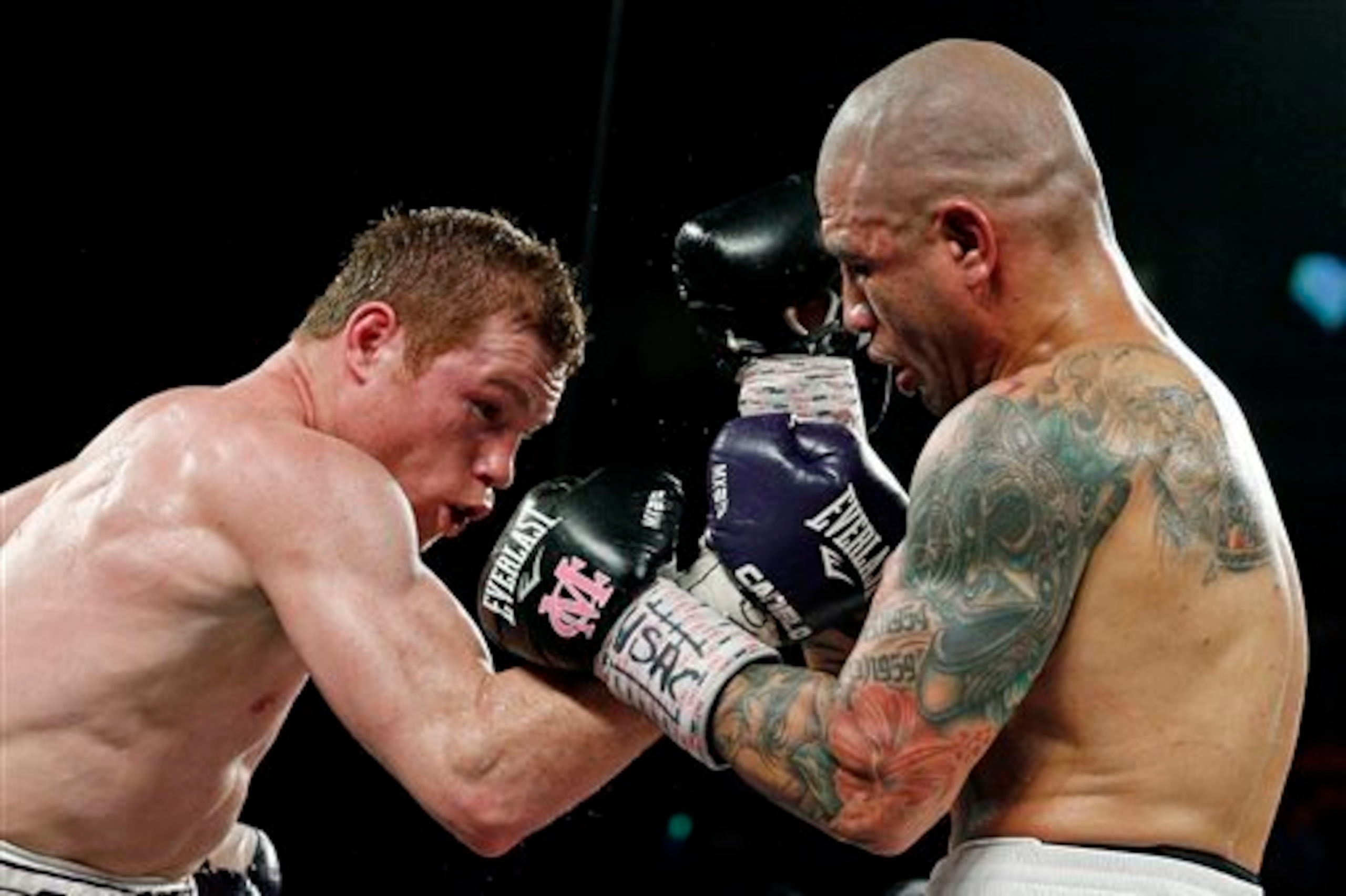 Alvarez roughed Cotto up on the inside. Alvarez roughed Cotto up on the inside.