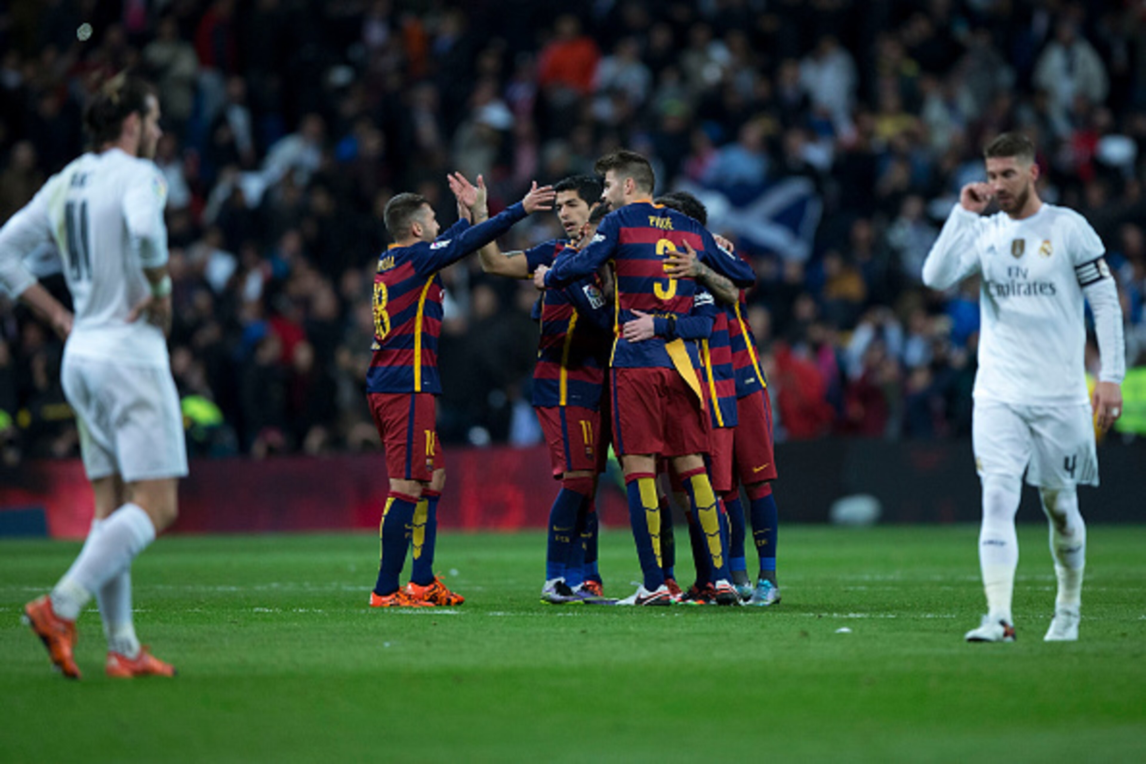 MADRID, SPAIN - NOVEMBER 21:  Luis Suarez (3dL) of FC Barcelona celebrates their victory with his teammates as Gareth Bale (L) and Sergio Ramos (R) of Real Madrid CF react defeated after the La Liga match between Real Madrid CF and FC Barcelona at Estadio