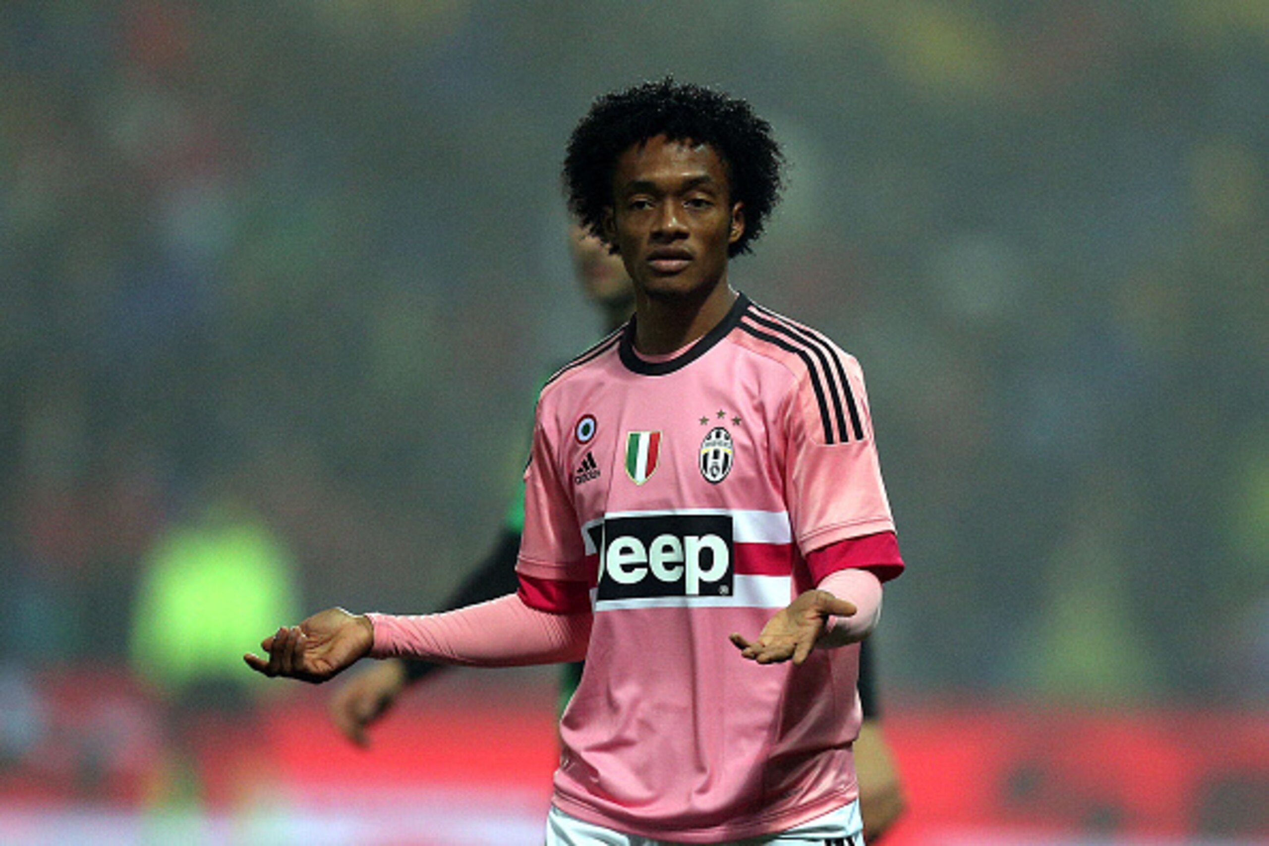 REGGIO NELL'EMILIA, ITALY - OCTOBER 28: Guillermo Cuadrado of Juventus FC shows his dejection during the Serie A match between US Sassuolo Calcio and Juventus FC at Mapei Stadium - Città del Tricolore on October 28, 2015 in Reggio nell'Emilia, Italy.  (Ph