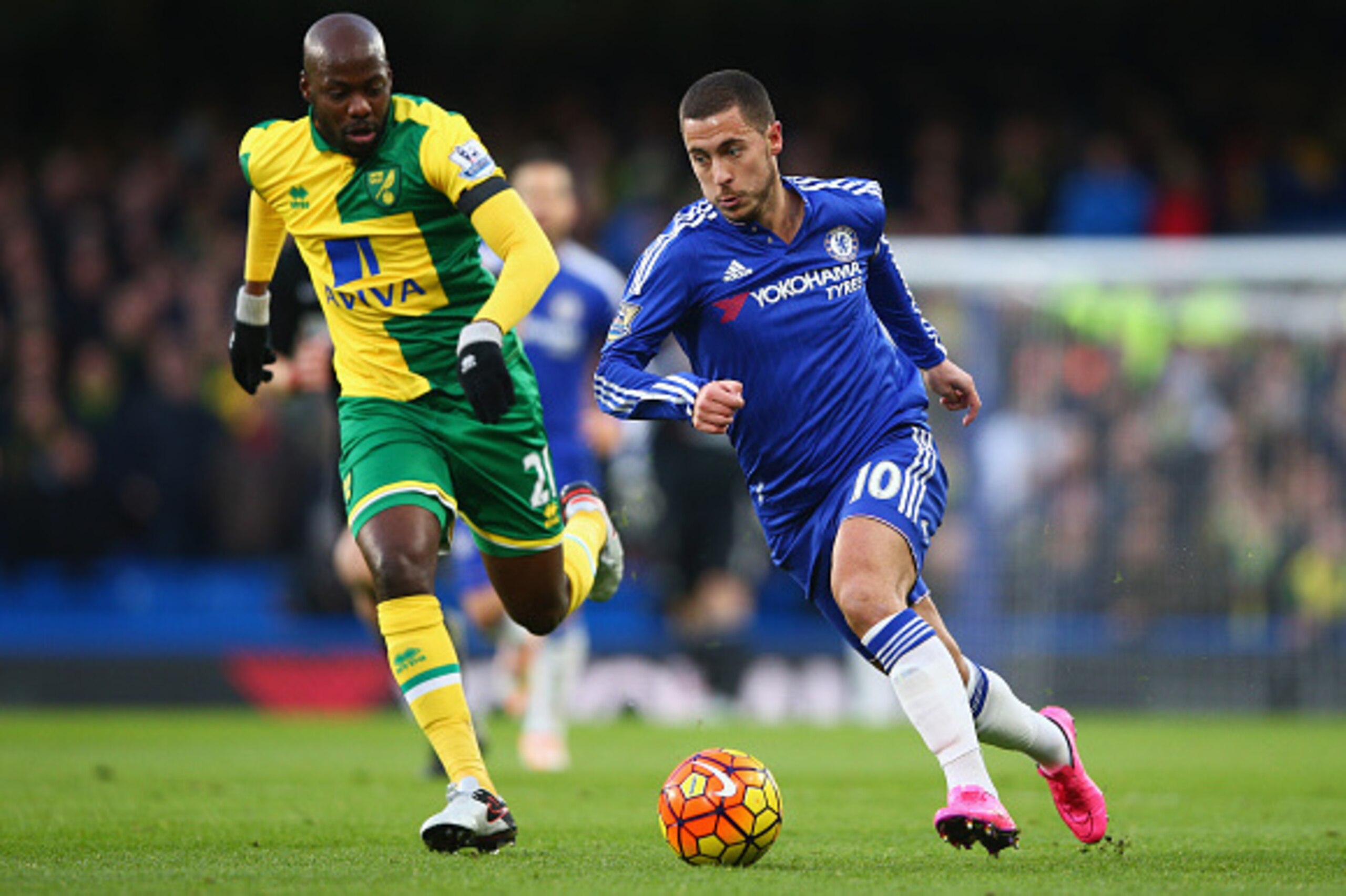 LONDON, ENGLAND - NOVEMBER 21: Eden Hazard of Chelsea and Youssouf Mulumbu of Norwich City compete for the ball during the Barclays Premier League match between Chelsea and Norwich City at Stamford Bridge on November 21, 2015 in London, England.  (Photo b