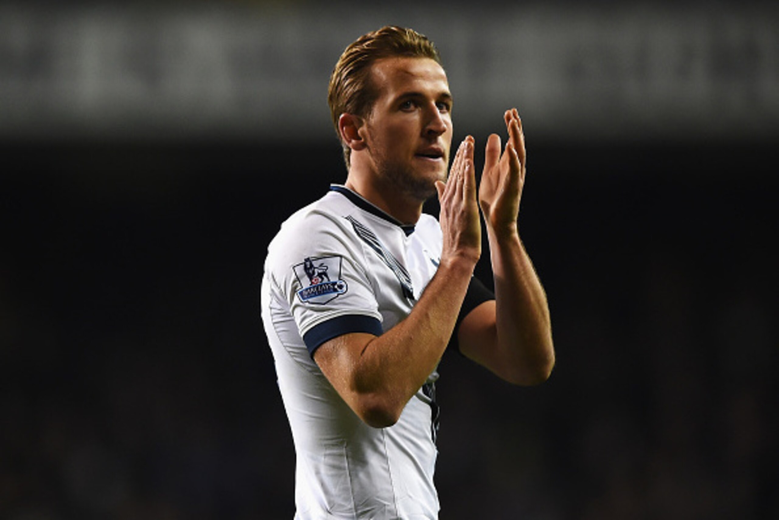 LONDON, ENGLAND - NOVEMBER 22: Harry Kane of Tottenham Hotspur applauds the fans after the Barclays Premier League match between Tottenham Hotspur and West Ham United at White Hart Lane on November 22, 2015 in London, England.  (Photo by Shaun Botterill/G